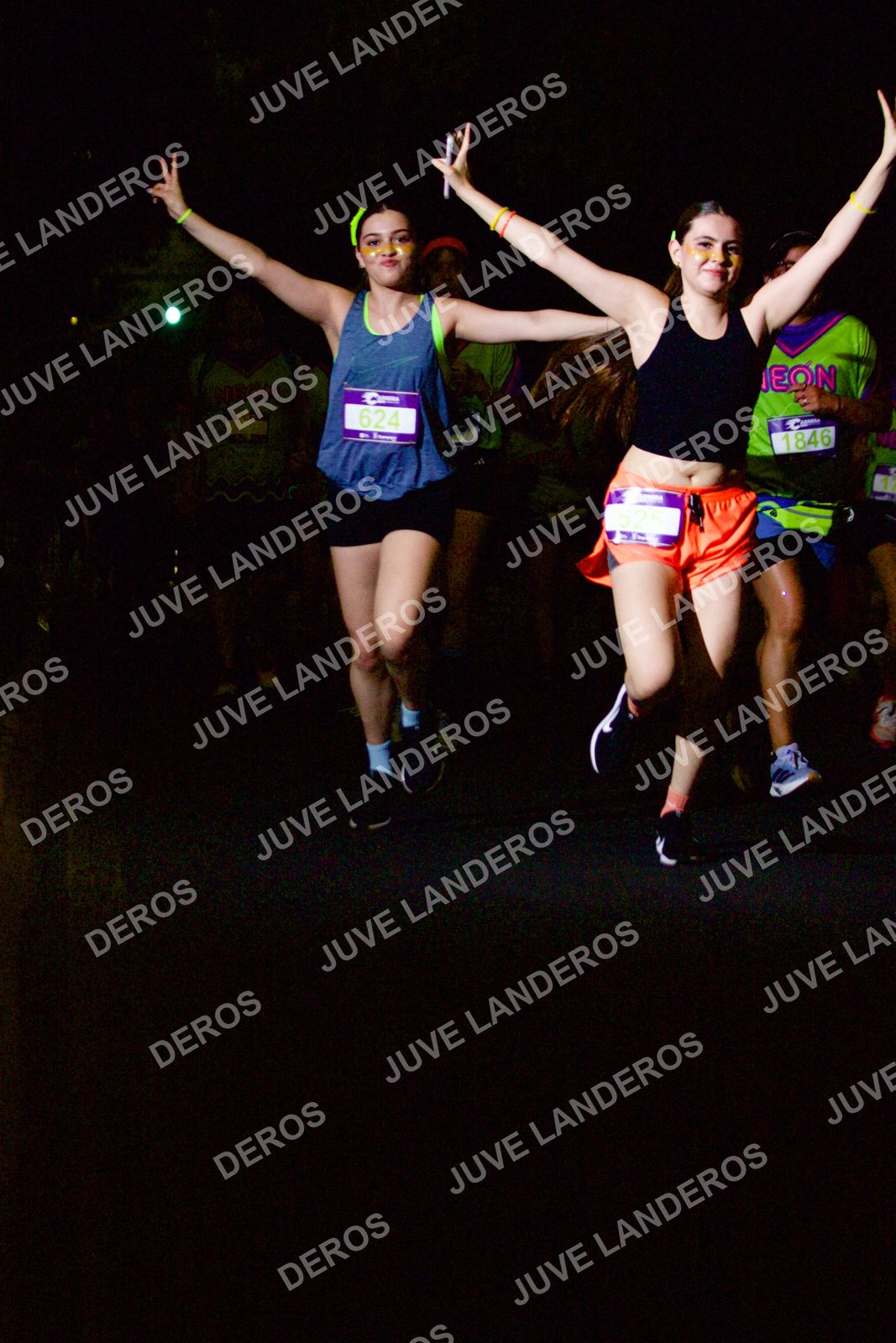 Foto de la Carrera Neón 2026 (Serial Corramos Zapopan) en Parque de las Niñas y los Niños, Blvd. Panamericano 430, Zapopan a las 20:17 · dorsal 624, 1846, 52