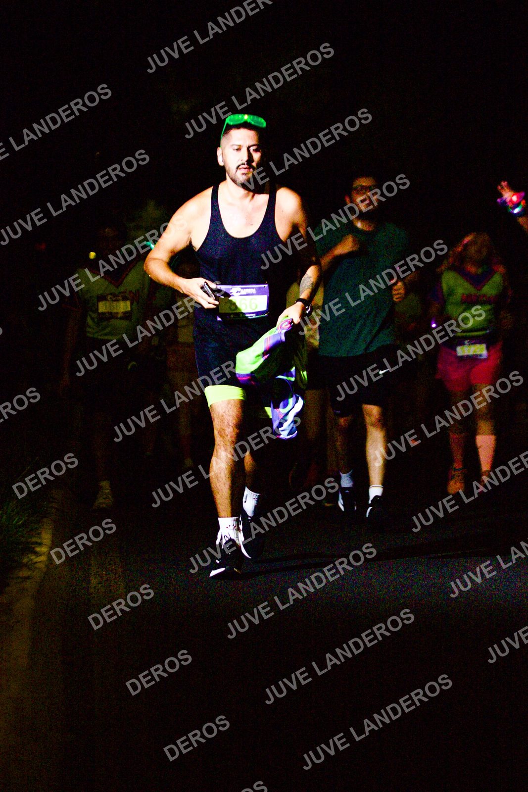 Foto de la Carrera Neón 2026 (Serial Corramos Zapopan) en Parque de las Niñas y los Niños, Blvd. Panamericano 430, Zapopan a las 20:15 · dorsal 866