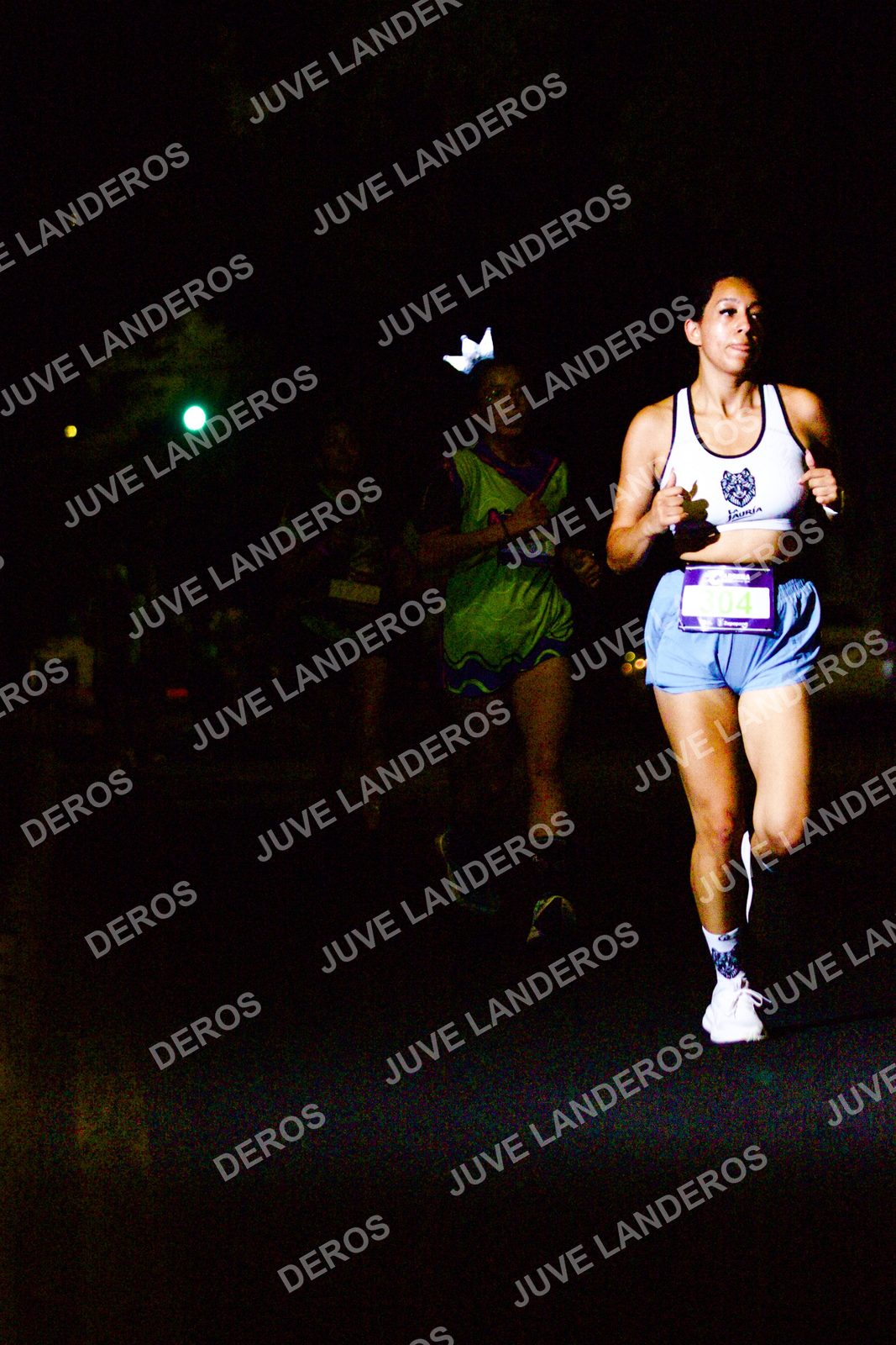 Foto de la Carrera Neón 2026 (Serial Corramos Zapopan) en Parque de las Niñas y los Niños, Blvd. Panamericano 430, Zapopan a las 20:10 · dorsal 304