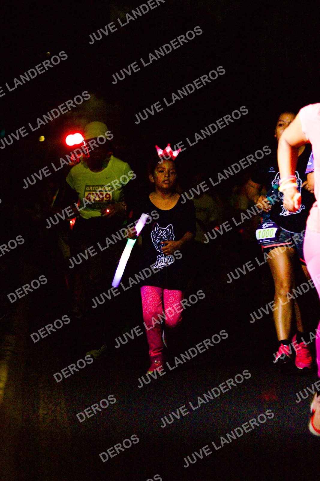 Foto de la Carrera Neón 2026 (Serial Corramos Zapopan) en Parque de las Niñas y los Niños, Blvd. Panamericano 430, Zapopan a las 20:18 · dorsal 4799, 1000