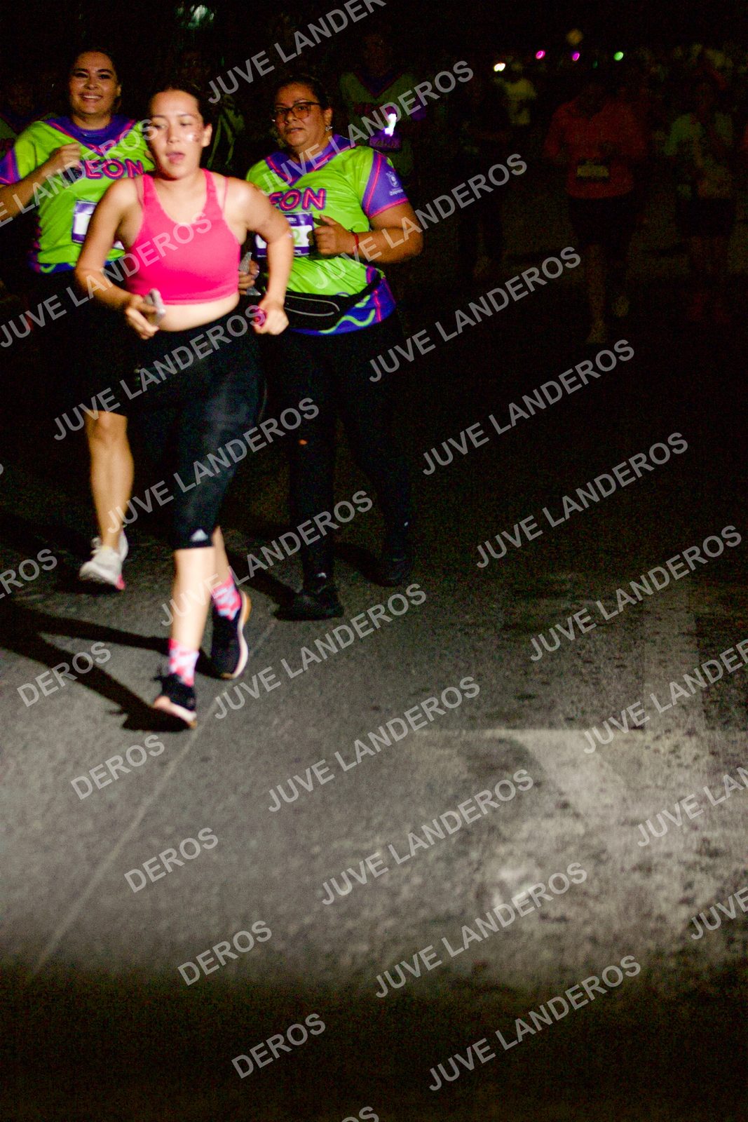 Foto de la Carrera Neón 2026 (Serial Corramos Zapopan) en Parque de las Niñas y los Niños, Blvd. Panamericano 430, Zapopan a las 20:32