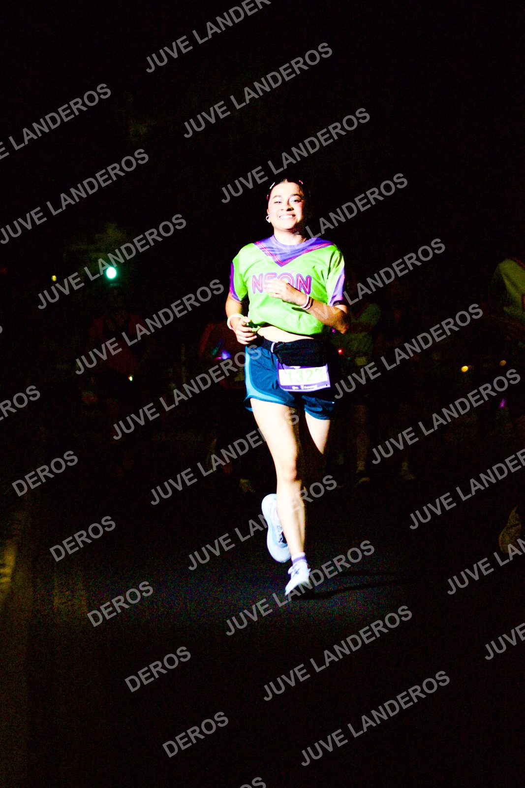 Foto de la Carrera Neón 2026 (Serial Corramos Zapopan) en Parque de las Niñas y los Niños, Blvd. Panamericano 430, Zapopan a las 20:13 · dorsal 132