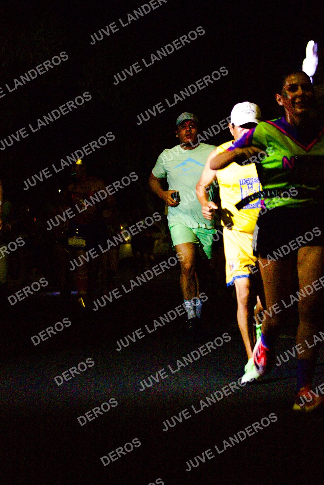 Foto de la Carrera Neón 2026 (Serial Corramos Zapopan) en Parque de las Niñas y los Niños, Blvd. Panamericano 430, Zapopan a las 20:12
