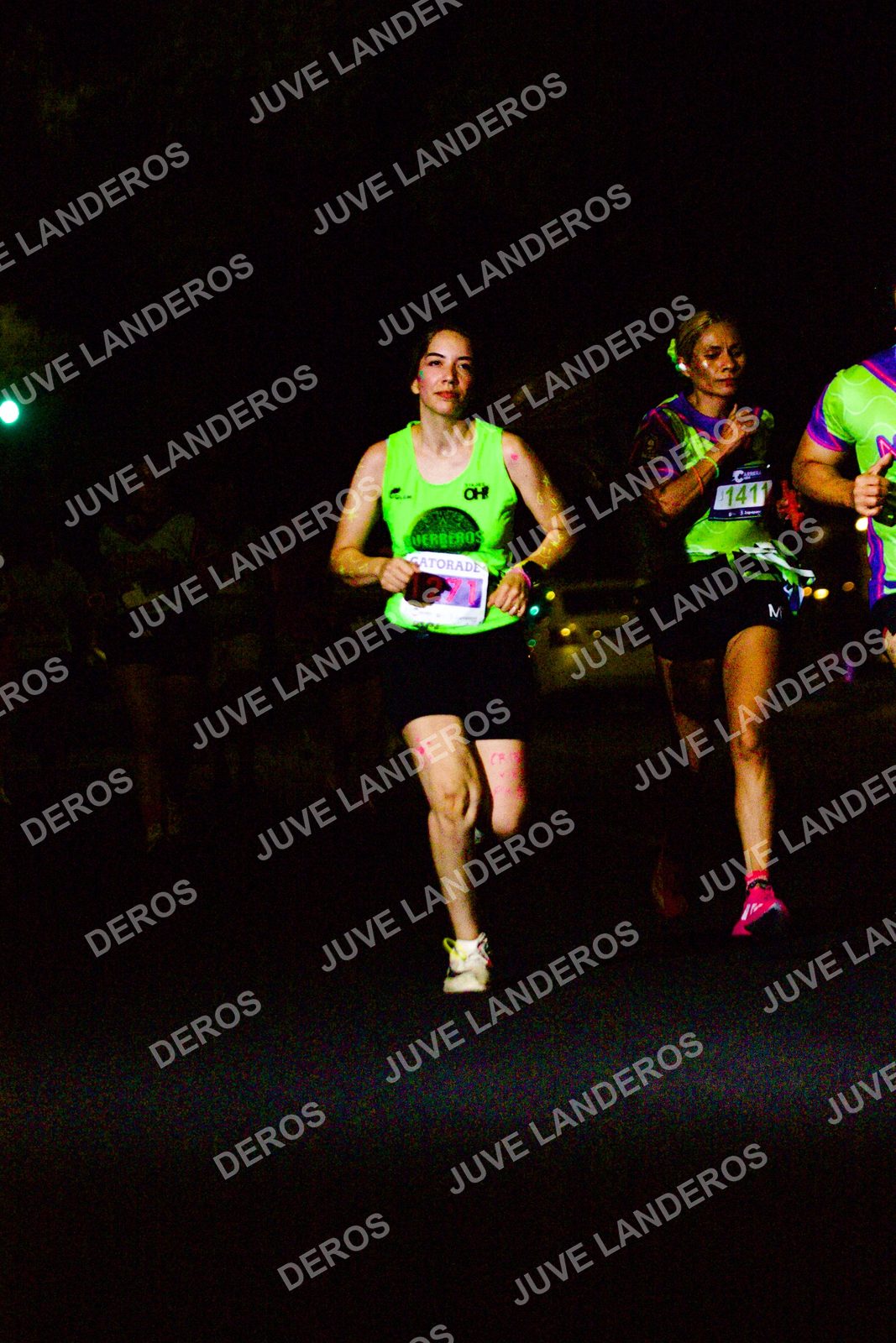 Foto de la Carrera Neón 2026 (Serial Corramos Zapopan) en Parque de las Niñas y los Niños, Blvd. Panamericano 430, Zapopan a las 20:12 · dorsal 1411
