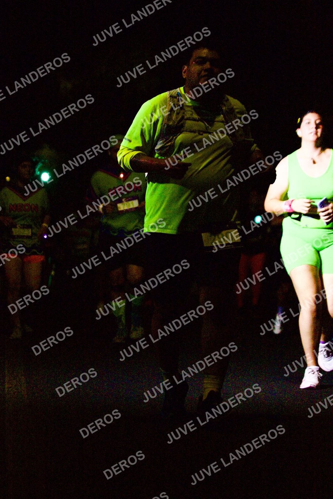 Foto de la Carrera Neón 2026 (Serial Corramos Zapopan) en Parque de las Niñas y los Niños, Blvd. Panamericano 430, Zapopan a las 20:17 · dorsal 290