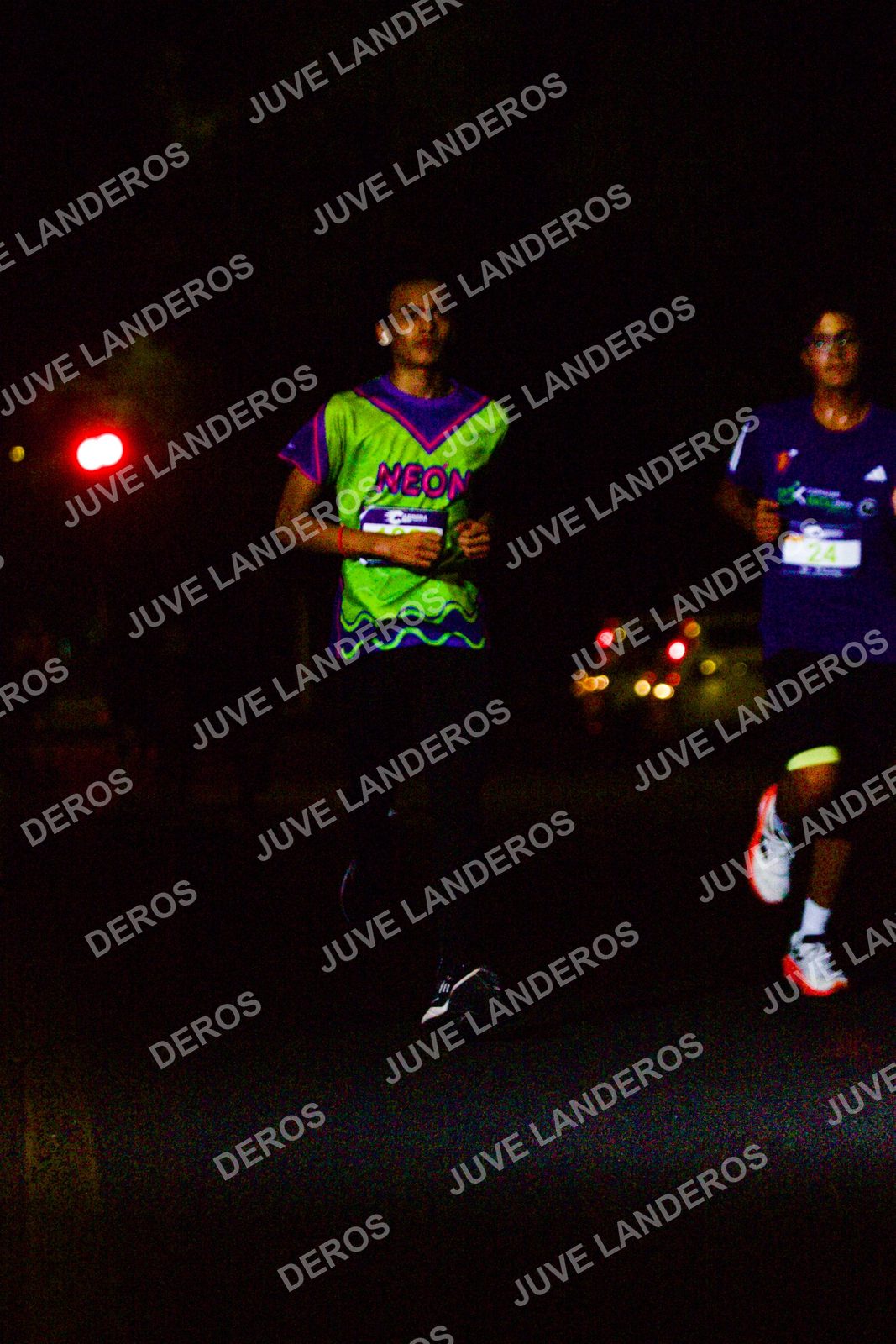 Foto de la Carrera Neón 2026 (Serial Corramos Zapopan) en Parque de las Niñas y los Niños, Blvd. Panamericano 430, Zapopan a las 20:09 · dorsal 24