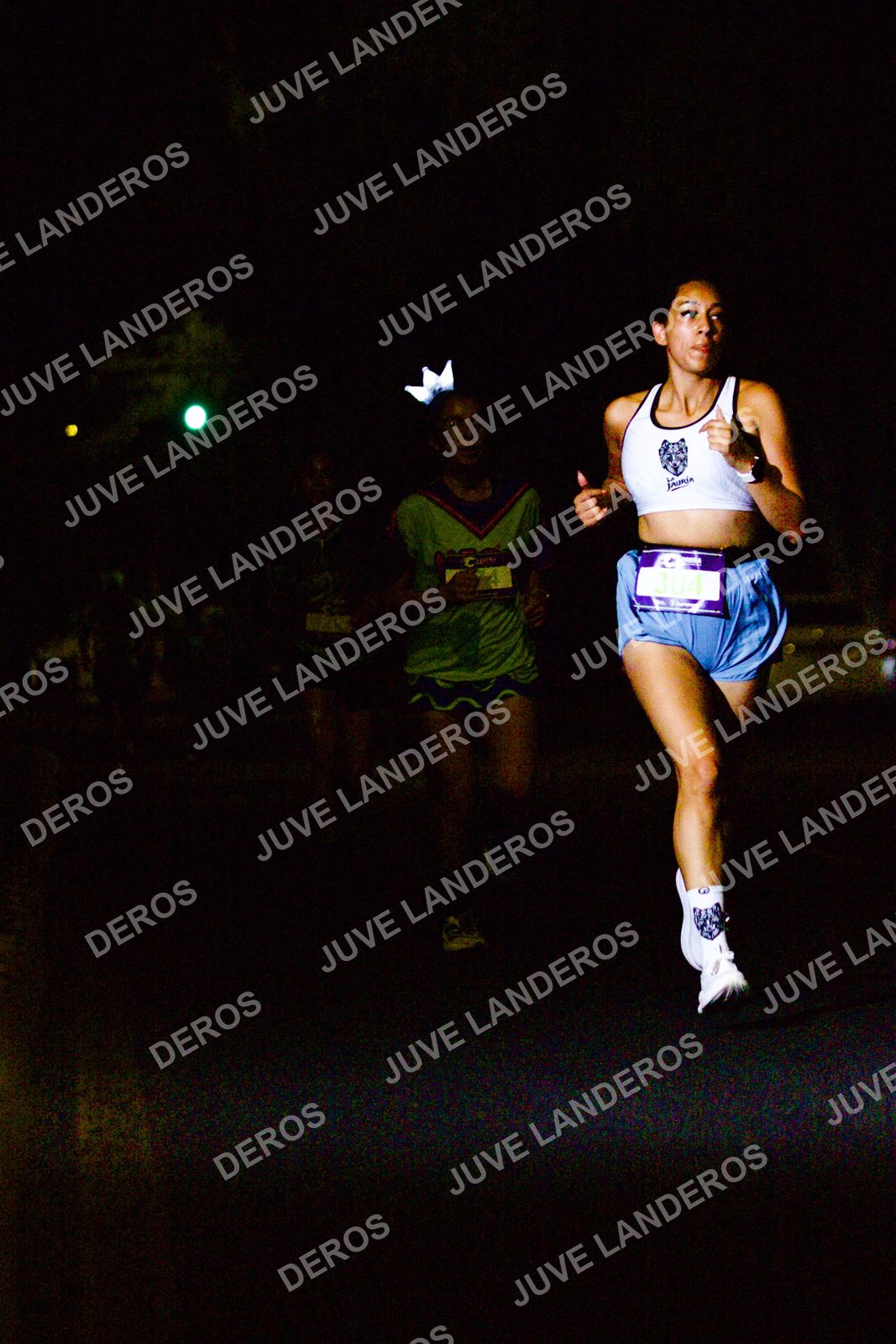Foto de la Carrera Neón 2026 (Serial Corramos Zapopan) en Parque de las Niñas y los Niños, Blvd. Panamericano 430, Zapopan a las 20:10 · dorsal 304