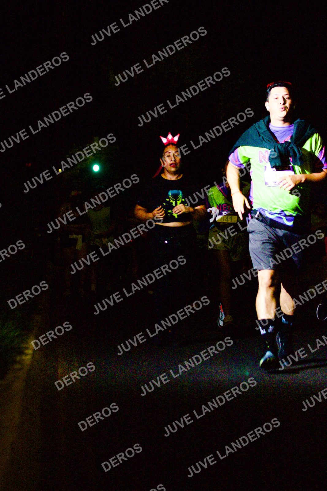 Foto de la Carrera Neón 2026 (Serial Corramos Zapopan) en Parque de las Niñas y los Niños, Blvd. Panamericano 430, Zapopan a las 20:21 · dorsal 841