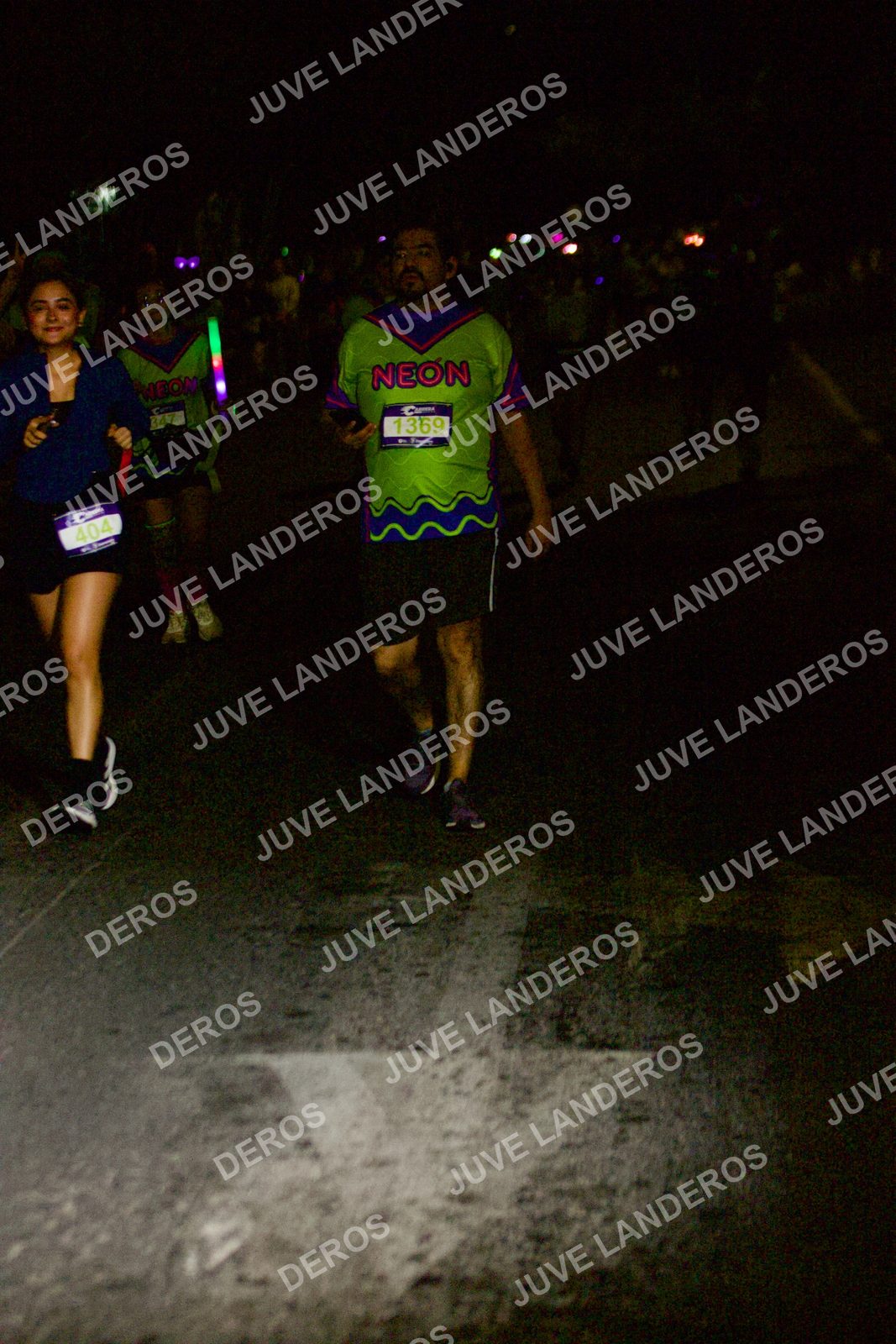 Foto de la Carrera Neón 2026 (Serial Corramos Zapopan) en Parque de las Niñas y los Niños, Blvd. Panamericano 430, Zapopan a las 20:33 · dorsal 1369, 404