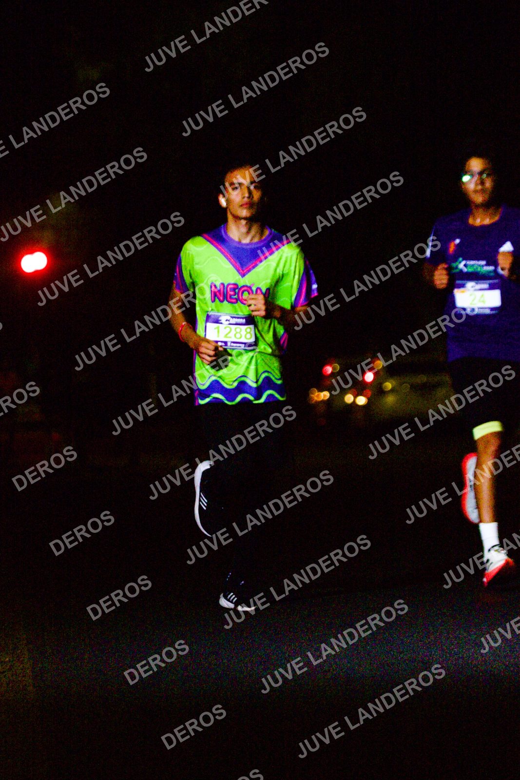 Foto de la Carrera Neón 2026 (Serial Corramos Zapopan) en Parque de las Niñas y los Niños, Blvd. Panamericano 430, Zapopan a las 20:09 · dorsal 24, 1288