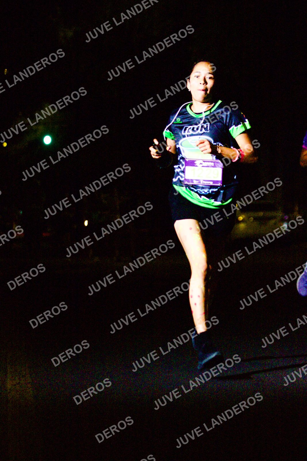 Foto de la Carrera Neón 2026 (Serial Corramos Zapopan) en Parque de las Niñas y los Niños, Blvd. Panamericano 430, Zapopan a las 20:10 · dorsal 1229