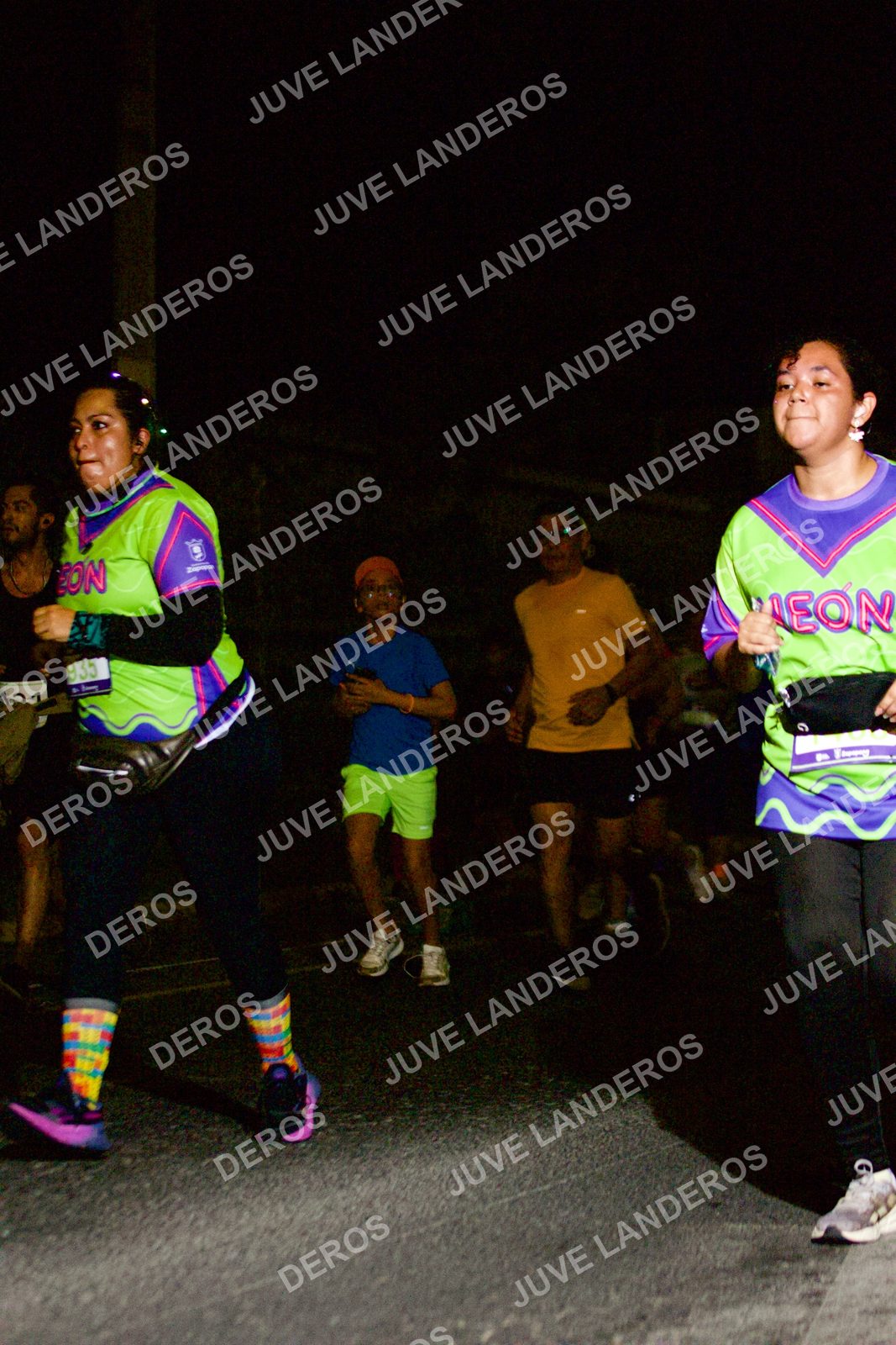 Foto de la Carrera Neón 2026 (Serial Corramos Zapopan) en Parque de las Niñas y los Niños, Blvd. Panamericano 430, Zapopan a las 20:31 · dorsal 935