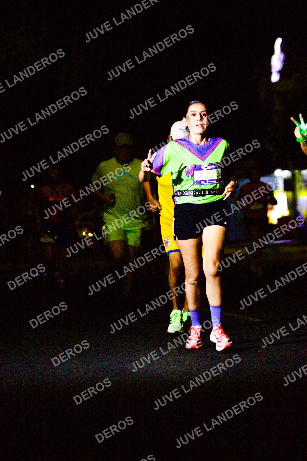 Foto de la Carrera Neón 2026 (Serial Corramos Zapopan) en Parque de las Niñas y los Niños, Blvd. Panamericano 430, Zapopan a las 20:12 · dorsal 1223