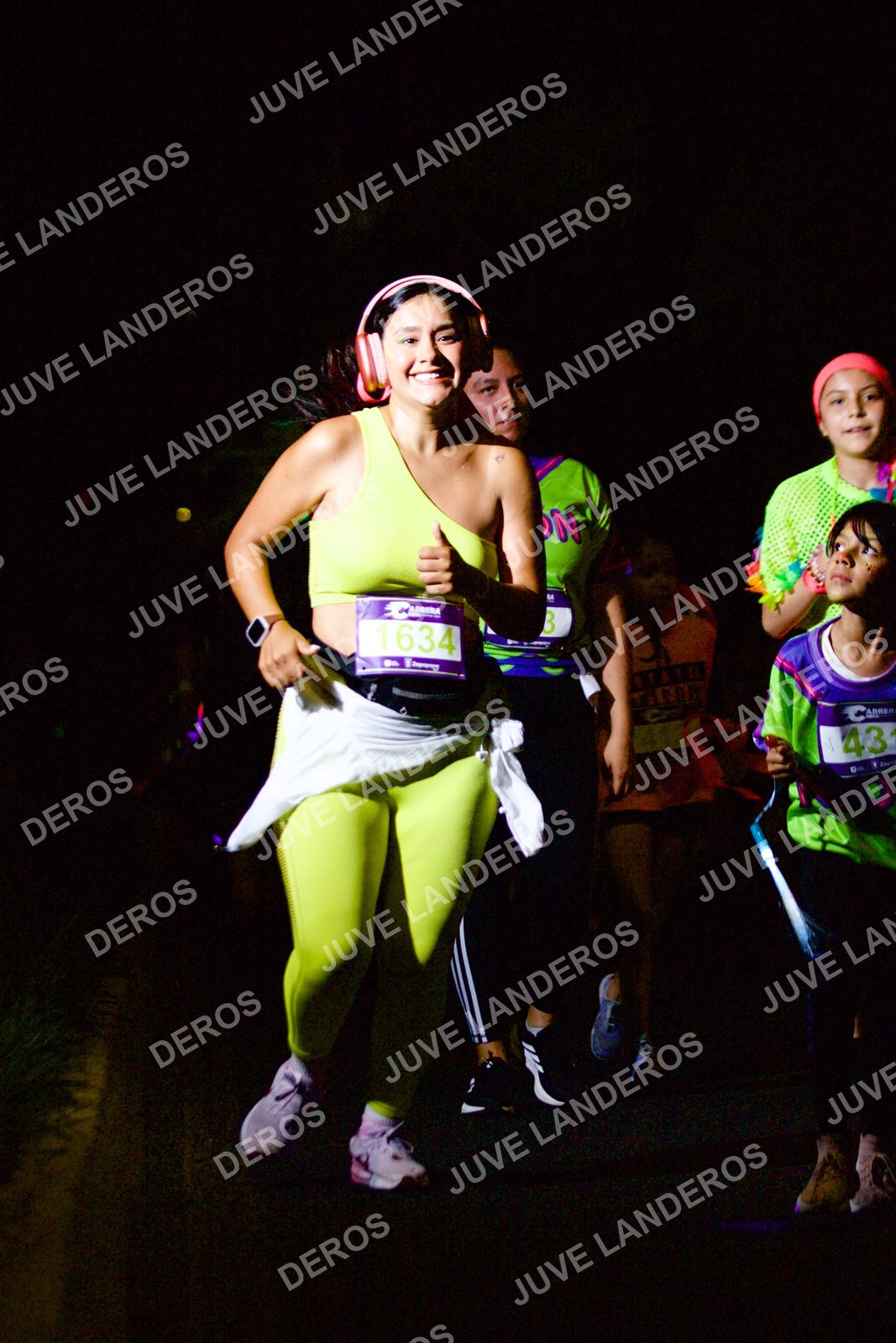Foto de la Carrera Neón 2026 (Serial Corramos Zapopan) en Parque de las Niñas y los Niños, Blvd. Panamericano 430, Zapopan a las 20:19 · dorsal 1634