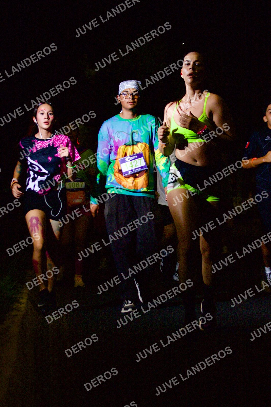 Foto de la Carrera Neón 2026 (Serial Corramos Zapopan) en Parque de las Niñas y los Niños, Blvd. Panamericano 430, Zapopan a las 20:13 · dorsal 1067, 1427