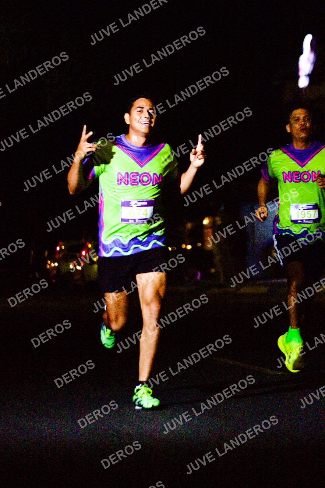 Foto de la Carrera Neón 2026 (Serial Corramos Zapopan) en Parque de las Niñas y los Niños, Blvd. Panamericano 430, Zapopan a las 20:09 · dorsal 1957, 674