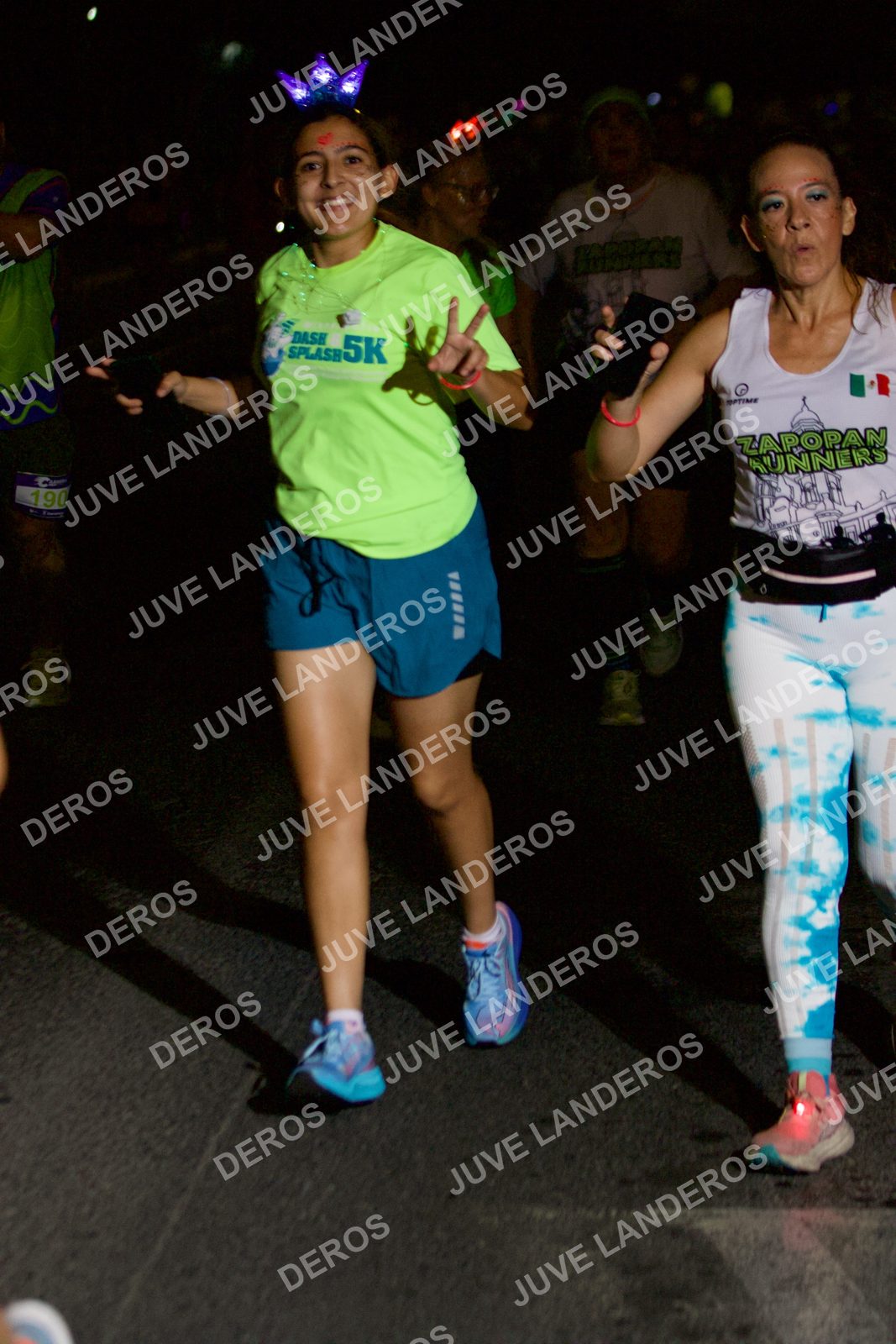 Foto de la Carrera Neón 2026 (Serial Corramos Zapopan) en Parque de las Niñas y los Niños, Blvd. Panamericano 430, Zapopan a las 20:35 · dorsal 190