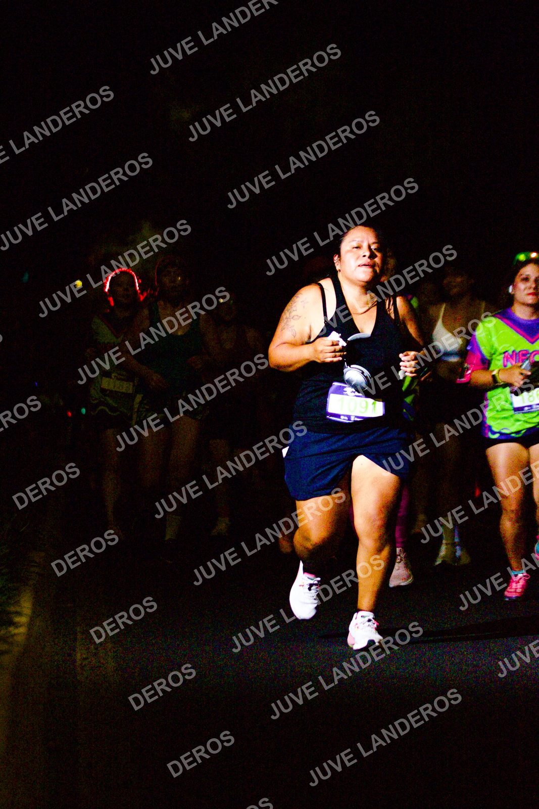 Foto de la Carrera Neón 2026 (Serial Corramos Zapopan) en Parque de las Niñas y los Niños, Blvd. Panamericano 430, Zapopan a las 20:18 · dorsal 1091, 18