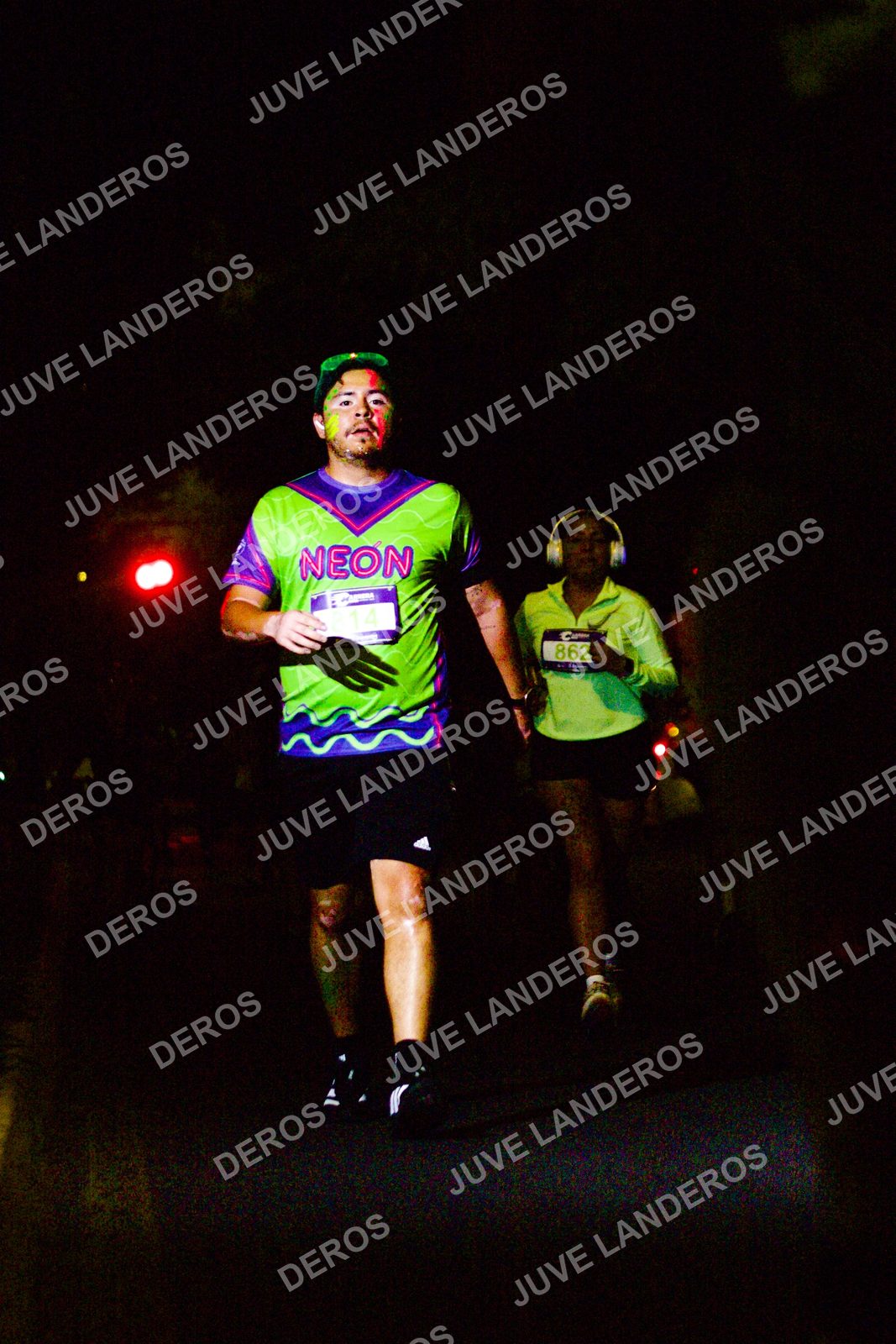 Foto de la Carrera Neón 2026 (Serial Corramos Zapopan) en Parque de las Niñas y los Niños, Blvd. Panamericano 430, Zapopan a las 20:12 · dorsal 862