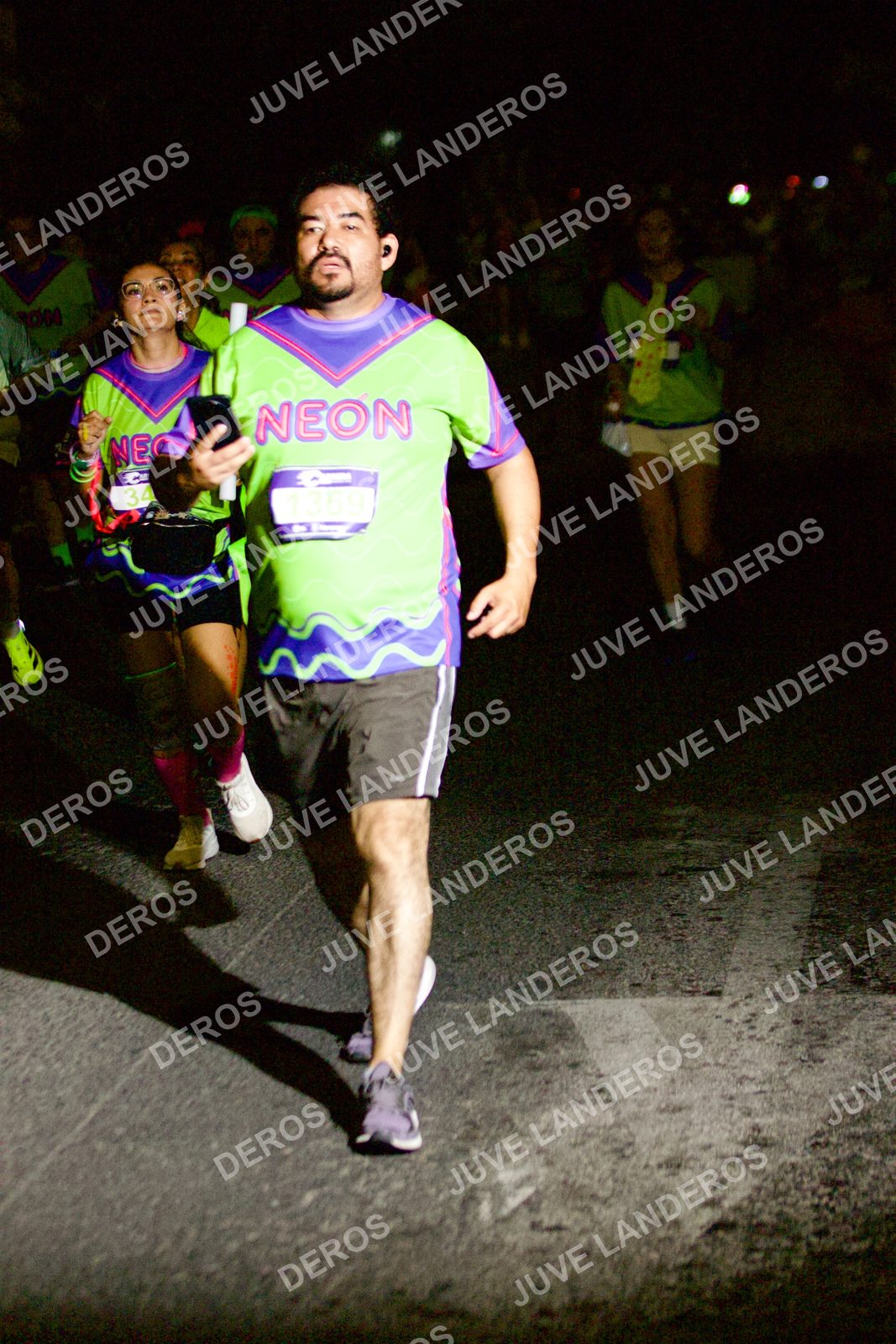 Foto de la Carrera Neón 2026 (Serial Corramos Zapopan) en Parque de las Niñas y los Niños, Blvd. Panamericano 430, Zapopan a las 20:33 · dorsal 1369
