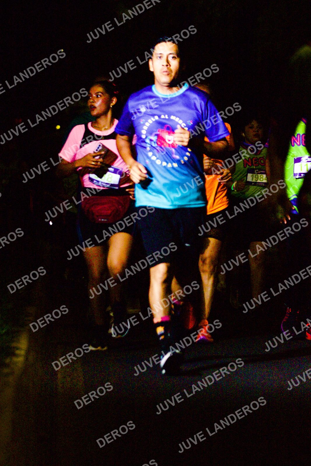 Foto de la Carrera Neón 2026 (Serial Corramos Zapopan) en Parque de las Niñas y los Niños, Blvd. Panamericano 430, Zapopan a las 20:19 · dorsal 1984, 11
