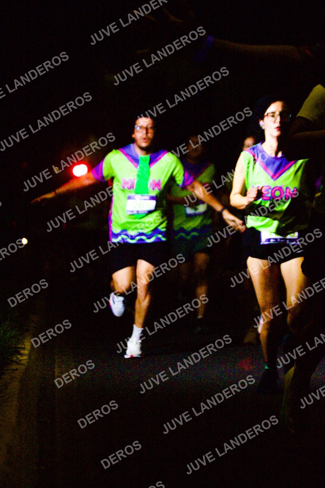 Foto de la Carrera Neón 2026 (Serial Corramos Zapopan) en Parque de las Niñas y los Niños, Blvd. Panamericano 430, Zapopan a las 20:15 · dorsal 209