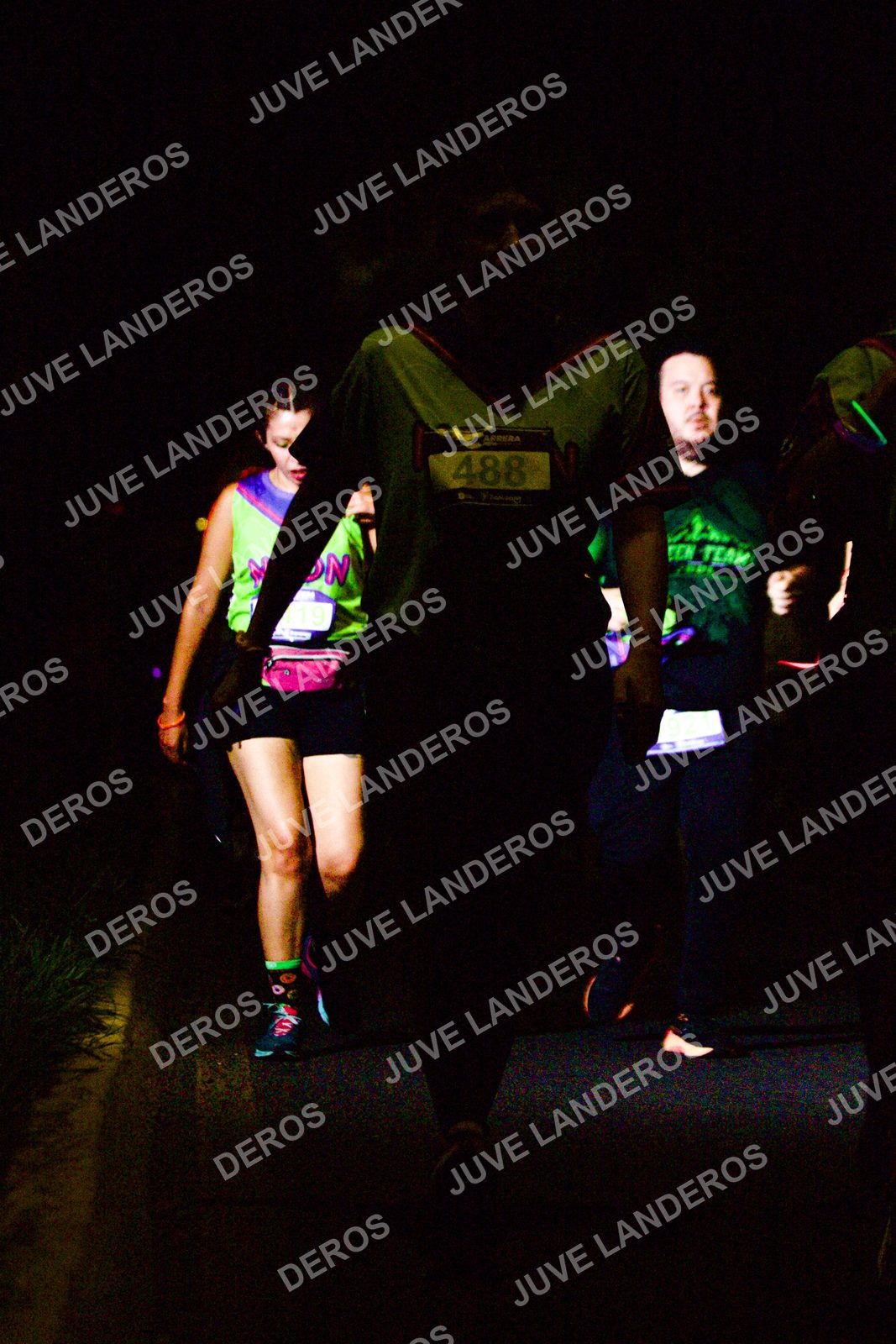Foto de la Carrera Neón 2026 (Serial Corramos Zapopan) en Parque de las Niñas y los Niños, Blvd. Panamericano 430, Zapopan a las 20:19 · dorsal 488, 19