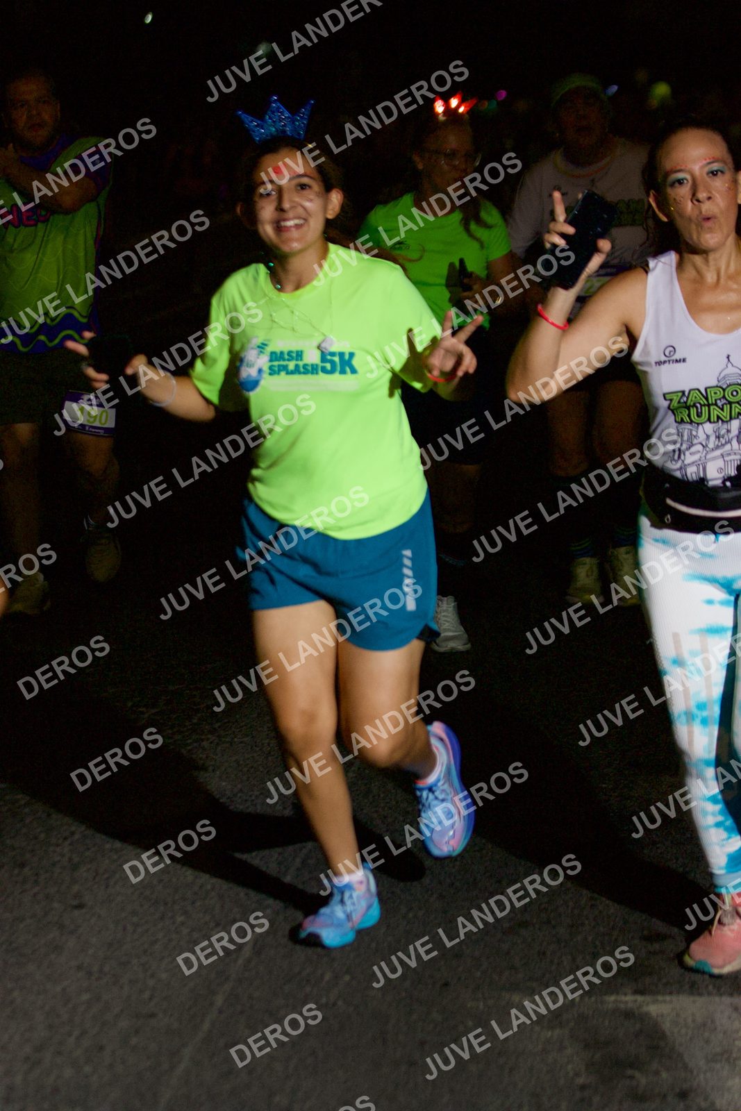 Foto de la Carrera Neón 2026 (Serial Corramos Zapopan) en Parque de las Niñas y los Niños, Blvd. Panamericano 430, Zapopan a las 20:35 · dorsal 190