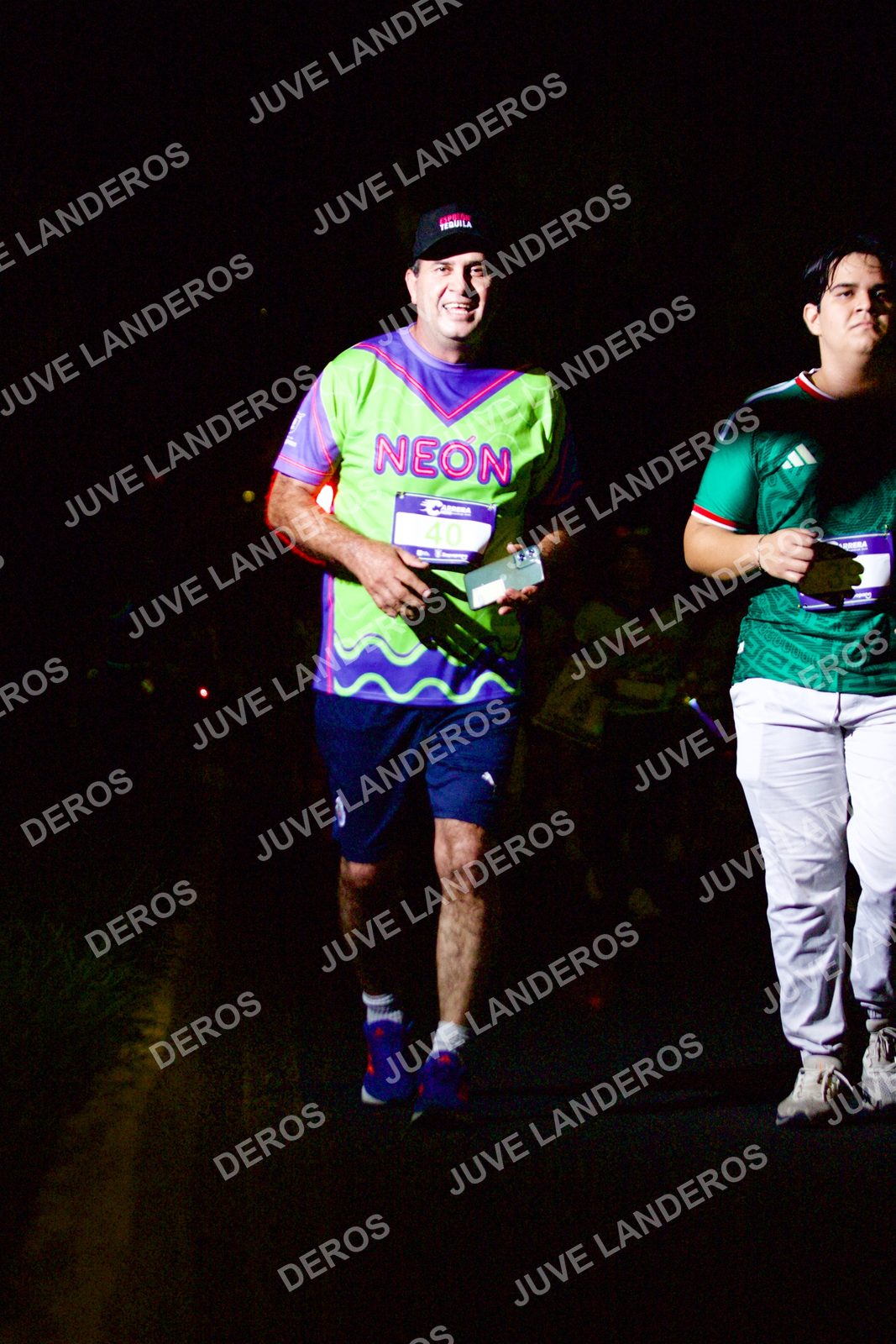 Foto de la Carrera Neón 2026 (Serial Corramos Zapopan) en Parque de las Niñas y los Niños, Blvd. Panamericano 430, Zapopan a las 20:22 · dorsal 40