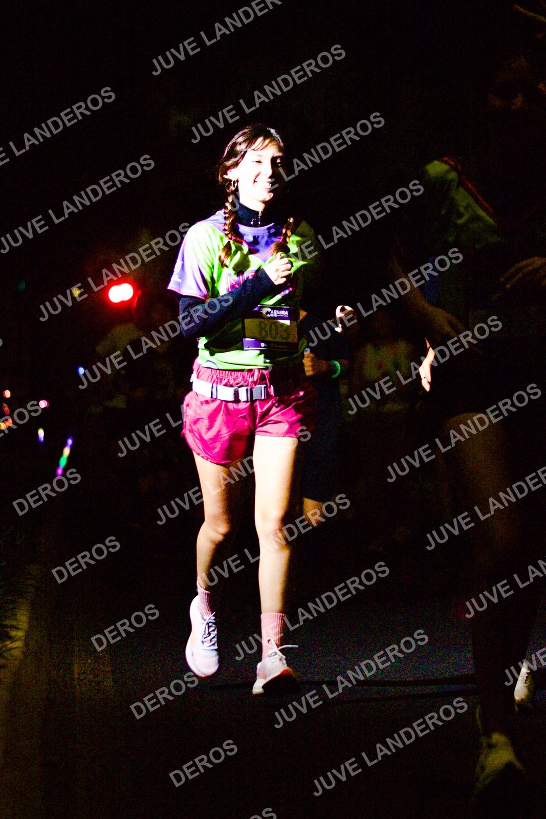 Foto de la Carrera Neón 2026 (Serial Corramos Zapopan) en Parque de las Niñas y los Niños, Blvd. Panamericano 430, Zapopan a las 20:18 · dorsal 803