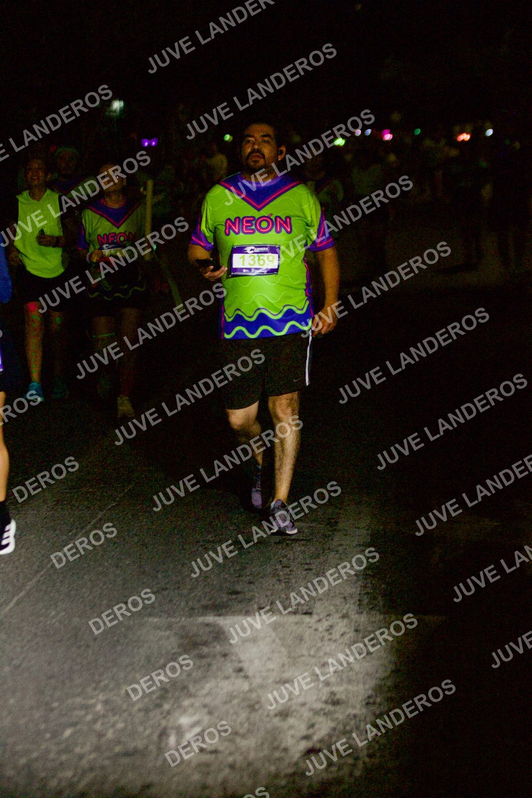 Foto de la Carrera Neón 2026 (Serial Corramos Zapopan) en Parque de las Niñas y los Niños, Blvd. Panamericano 430, Zapopan a las 20:33 · dorsal 1369