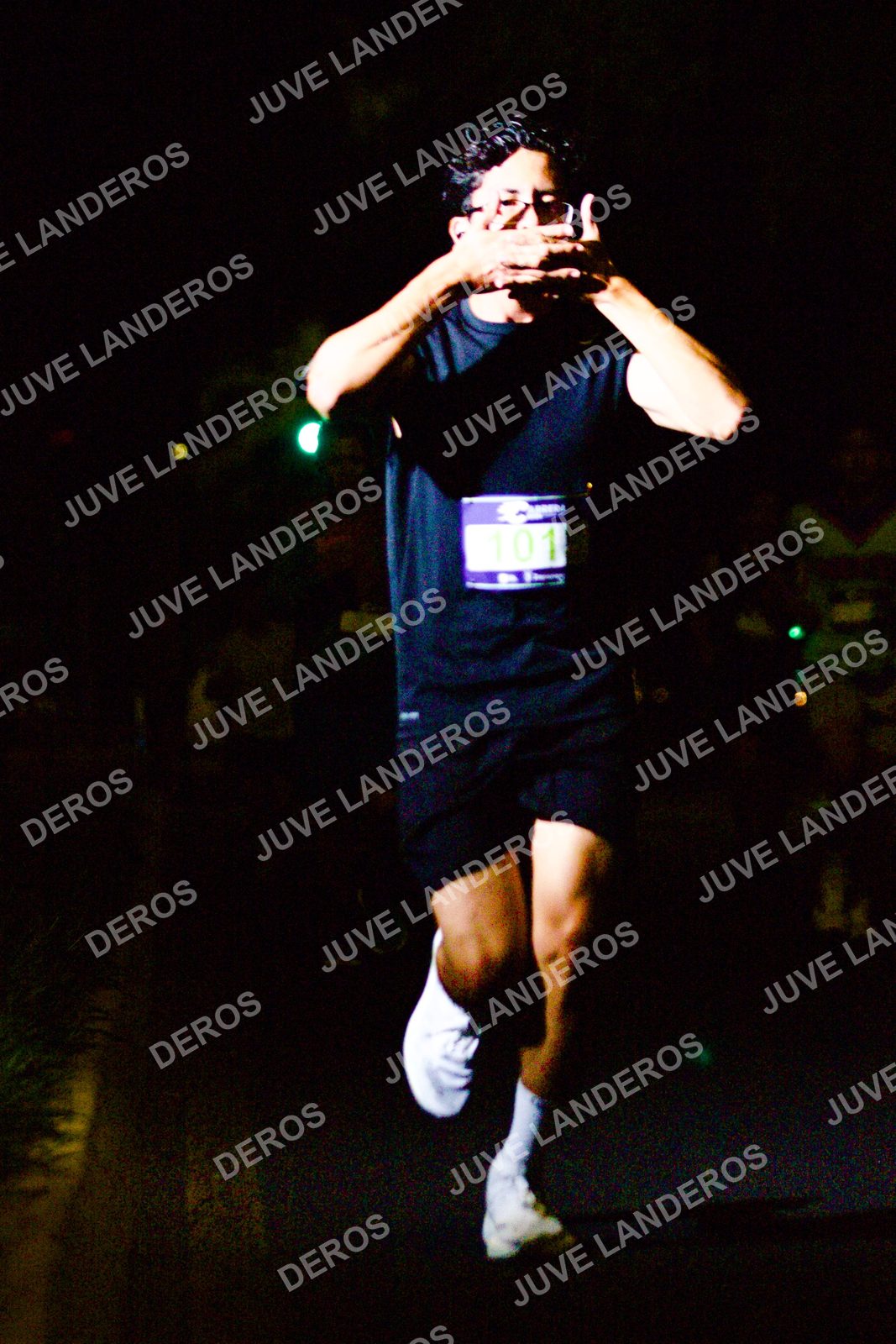 Foto de la Carrera Neón 2026 (Serial Corramos Zapopan) en Parque de las Niñas y los Niños, Blvd. Panamericano 430, Zapopan a las 20:10 · dorsal 101