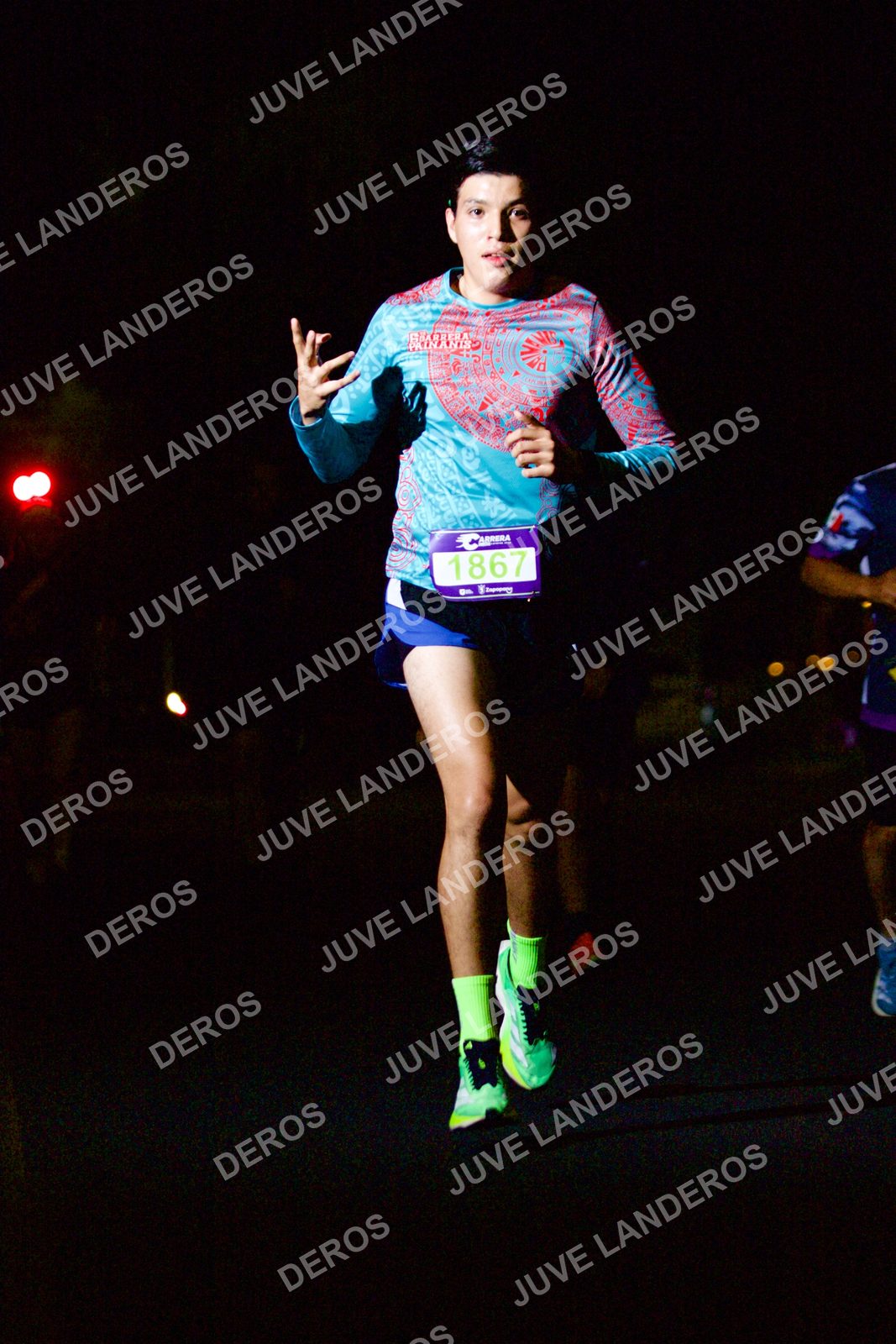 Foto de la Carrera Neón 2026 (Serial Corramos Zapopan) en Parque de las Niñas y los Niños, Blvd. Panamericano 430, Zapopan a las 20:08 · dorsal 1867