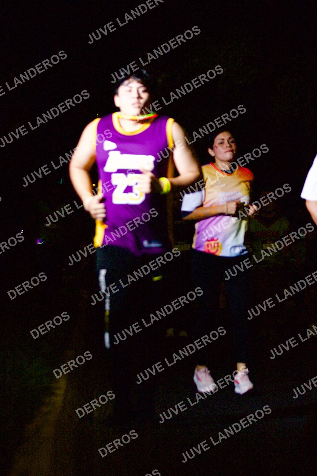 Foto de la Carrera Neón 2026 (Serial Corramos Zapopan) en Parque de las Niñas y los Niños, Blvd. Panamericano 430, Zapopan a las 20:22