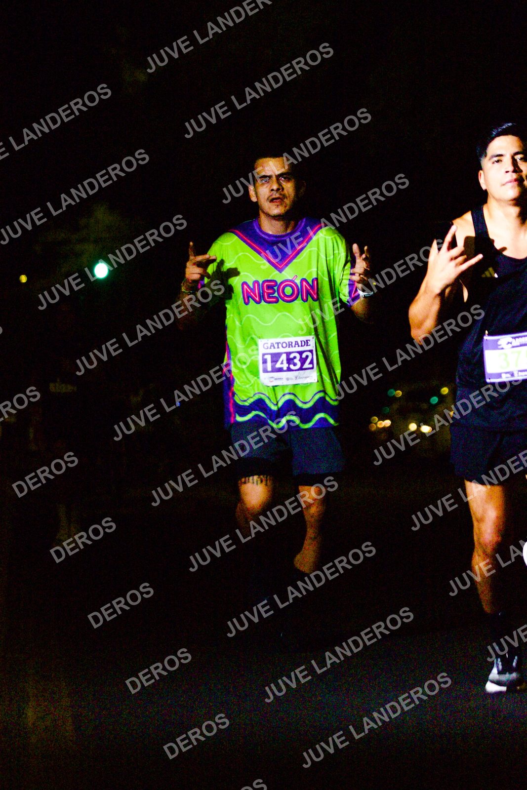 Foto de la Carrera Neón 2026 (Serial Corramos Zapopan) en Parque de las Niñas y los Niños, Blvd. Panamericano 430, Zapopan a las 20:10 · dorsal 1432, 37