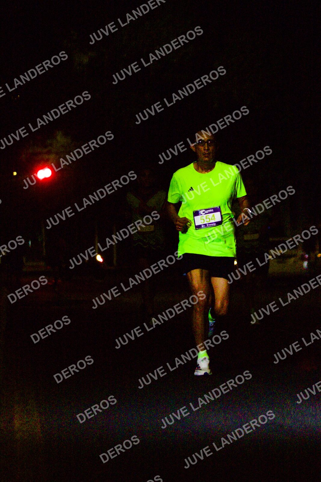 Foto de la Carrera Neón 2026 (Serial Corramos Zapopan) en Parque de las Niñas y los Niños, Blvd. Panamericano 430, Zapopan a las 20:09 · dorsal 554