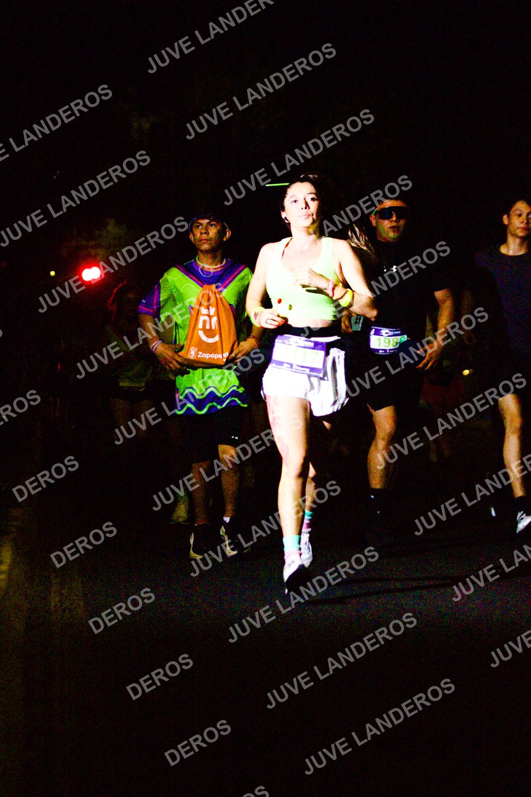 Foto de la Carrera Neón 2026 (Serial Corramos Zapopan) en Parque de las Niñas y los Niños, Blvd. Panamericano 430, Zapopan a las 20:15 · dorsal 198