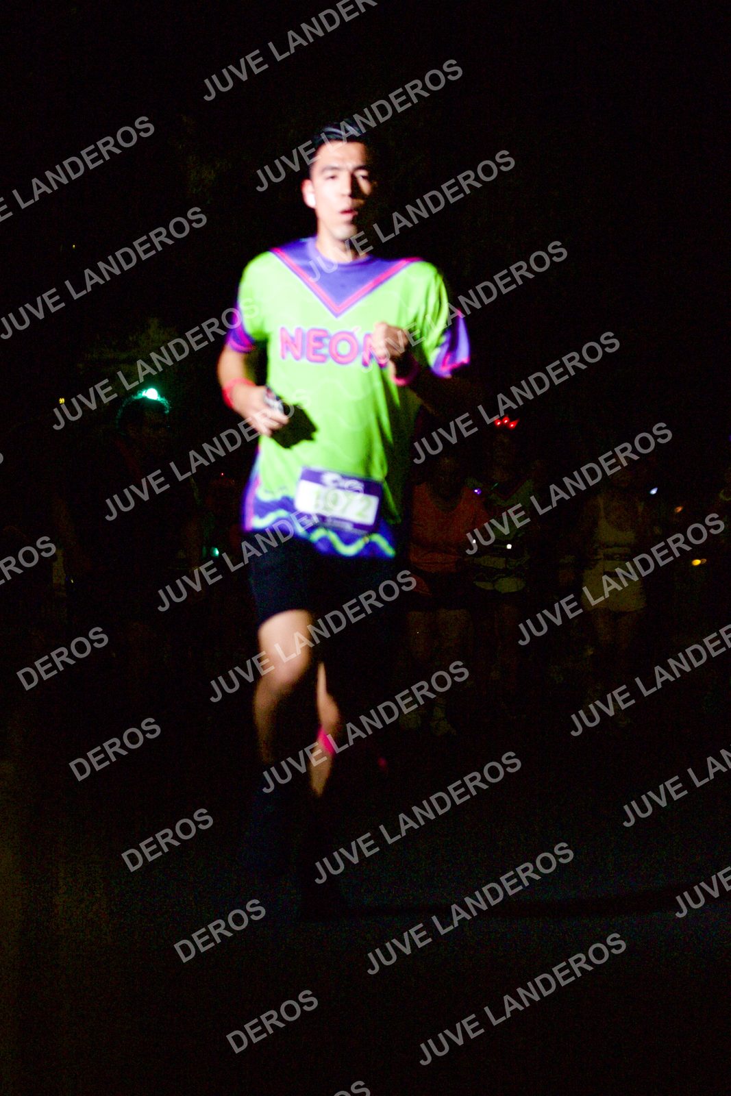 Foto de la Carrera Neón 2026 (Serial Corramos Zapopan) en Parque de las Niñas y los Niños, Blvd. Panamericano 430, Zapopan a las 20:17 · dorsal 1972