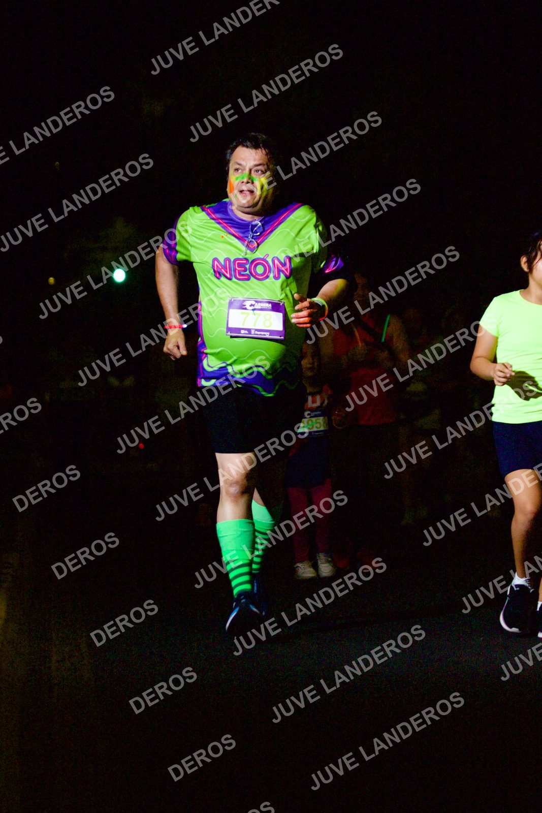 Foto de la Carrera Neón 2026 (Serial Corramos Zapopan) en Parque de las Niñas y los Niños, Blvd. Panamericano 430, Zapopan a las 20:23 · dorsal 778, 195