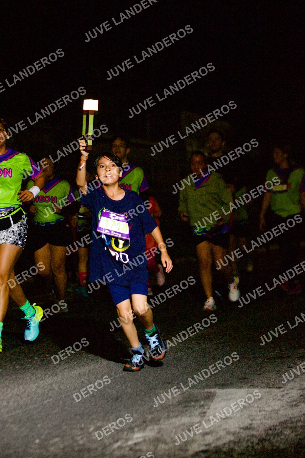 Foto de la Carrera Neón 2026 (Serial Corramos Zapopan) en Parque de las Niñas y los Niños, Blvd. Panamericano 430, Zapopan a las 20:31 · dorsal 1718