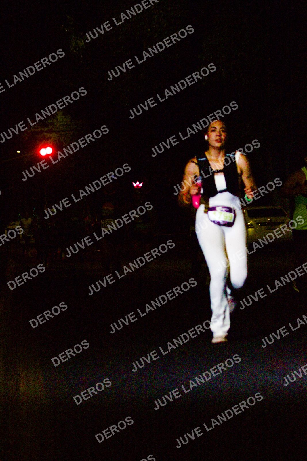 Foto de la Carrera Neón 2026 (Serial Corramos Zapopan) en Parque de las Niñas y los Niños, Blvd. Panamericano 430, Zapopan a las 20:11 · dorsal 1022