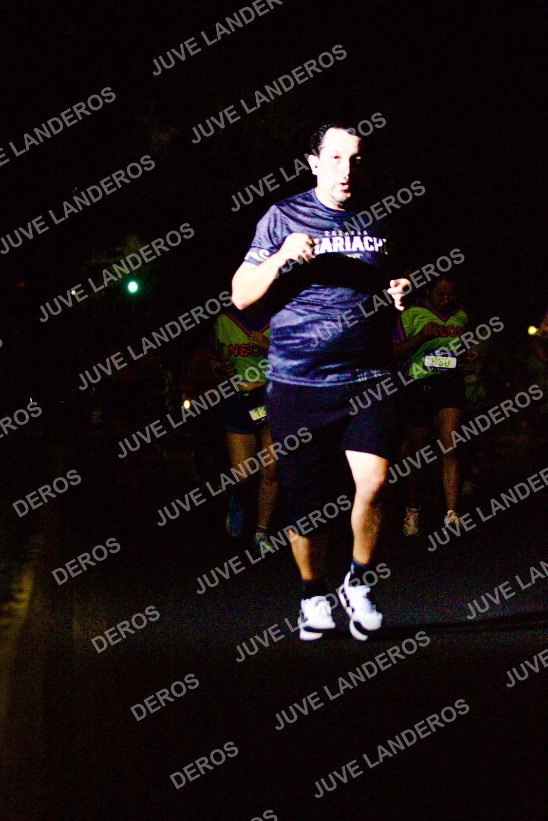 Foto de la Carrera Neón 2026 (Serial Corramos Zapopan) en Parque de las Niñas y los Niños, Blvd. Panamericano 430, Zapopan a las 20:13 · dorsal 830