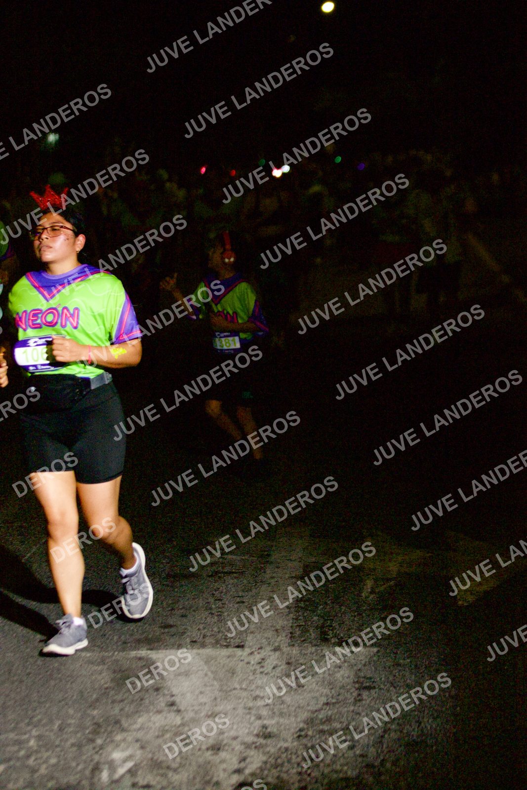 Foto de la Carrera Neón 2026 (Serial Corramos Zapopan) en Parque de las Niñas y los Niños, Blvd. Panamericano 430, Zapopan a las 20:33 · dorsal 381, 106