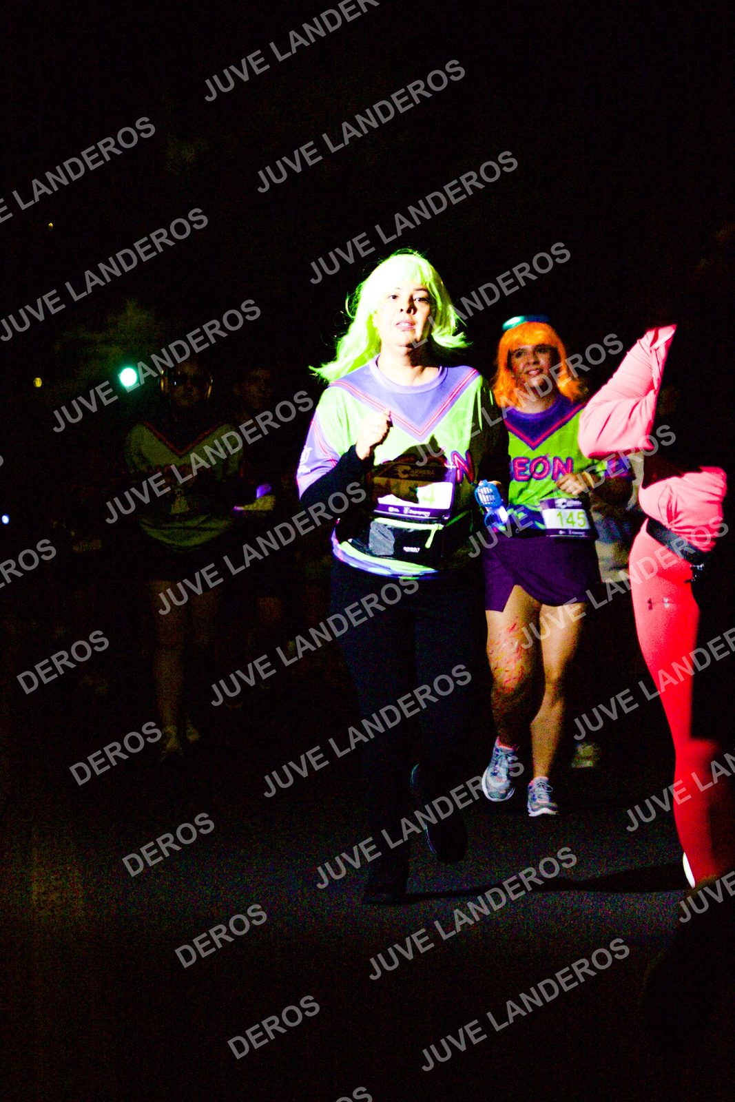 Foto de la Carrera Neón 2026 (Serial Corramos Zapopan) en Parque de las Niñas y los Niños, Blvd. Panamericano 430, Zapopan a las 20:18 · dorsal 145