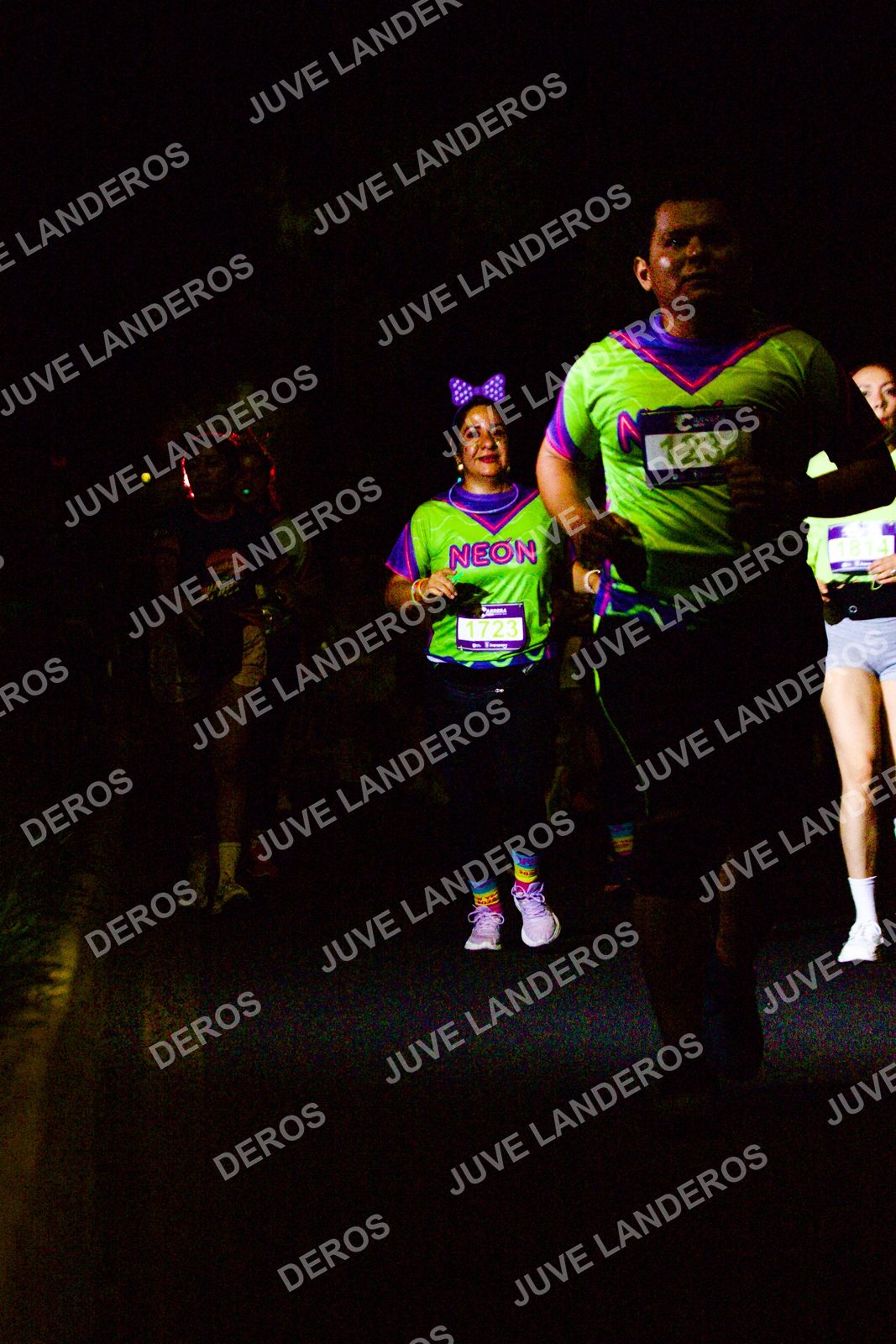 Foto de la Carrera Neón 2026 (Serial Corramos Zapopan) en Parque de las Niñas y los Niños, Blvd. Panamericano 430, Zapopan a las 20:20 · dorsal 123, 1723, 1814