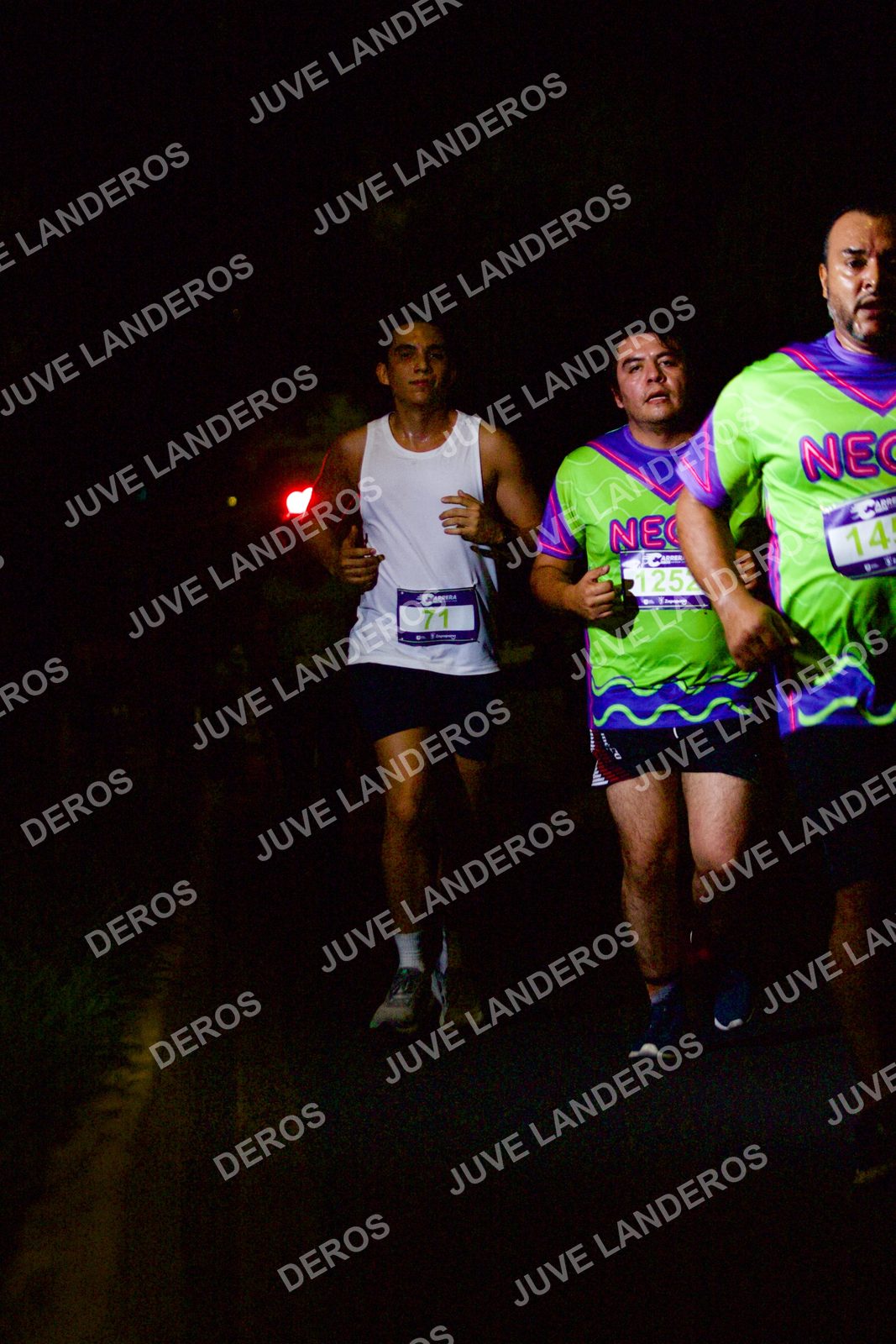 Foto de la Carrera Neón 2026 (Serial Corramos Zapopan) en Parque de las Niñas y los Niños, Blvd. Panamericano 430, Zapopan a las 20:12 · dorsal 71, 1252
