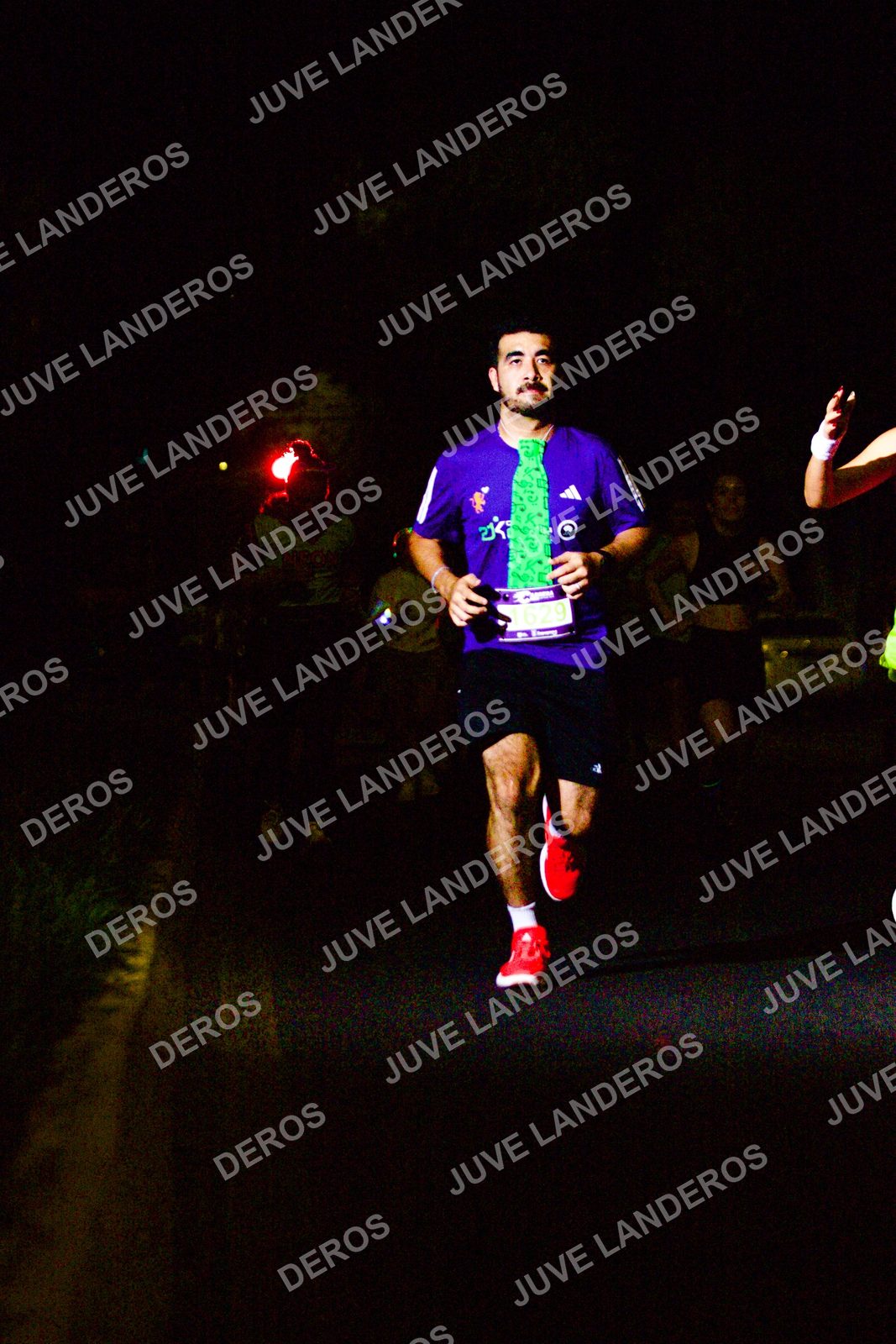 Foto de la Carrera Neón 2026 (Serial Corramos Zapopan) en Parque de las Niñas y los Niños, Blvd. Panamericano 430, Zapopan a las 20:14