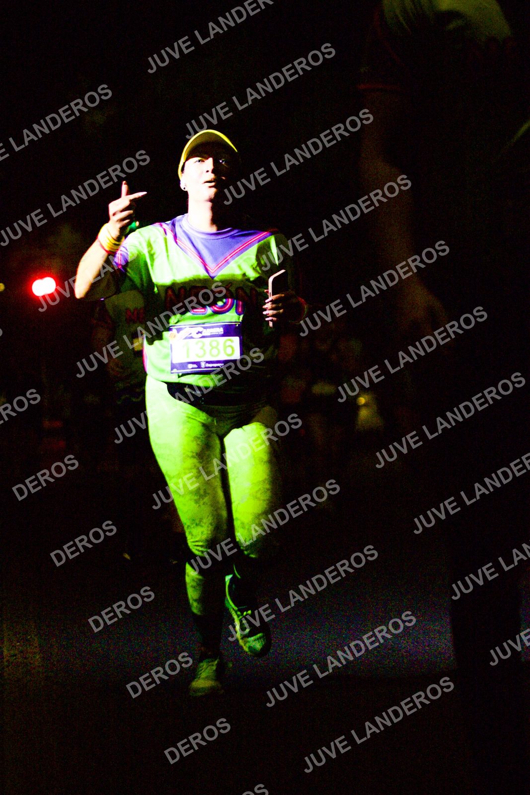 Foto de la Carrera Neón 2026 (Serial Corramos Zapopan) en Parque de las Niñas y los Niños, Blvd. Panamericano 430, Zapopan a las 20:12 · dorsal 1386