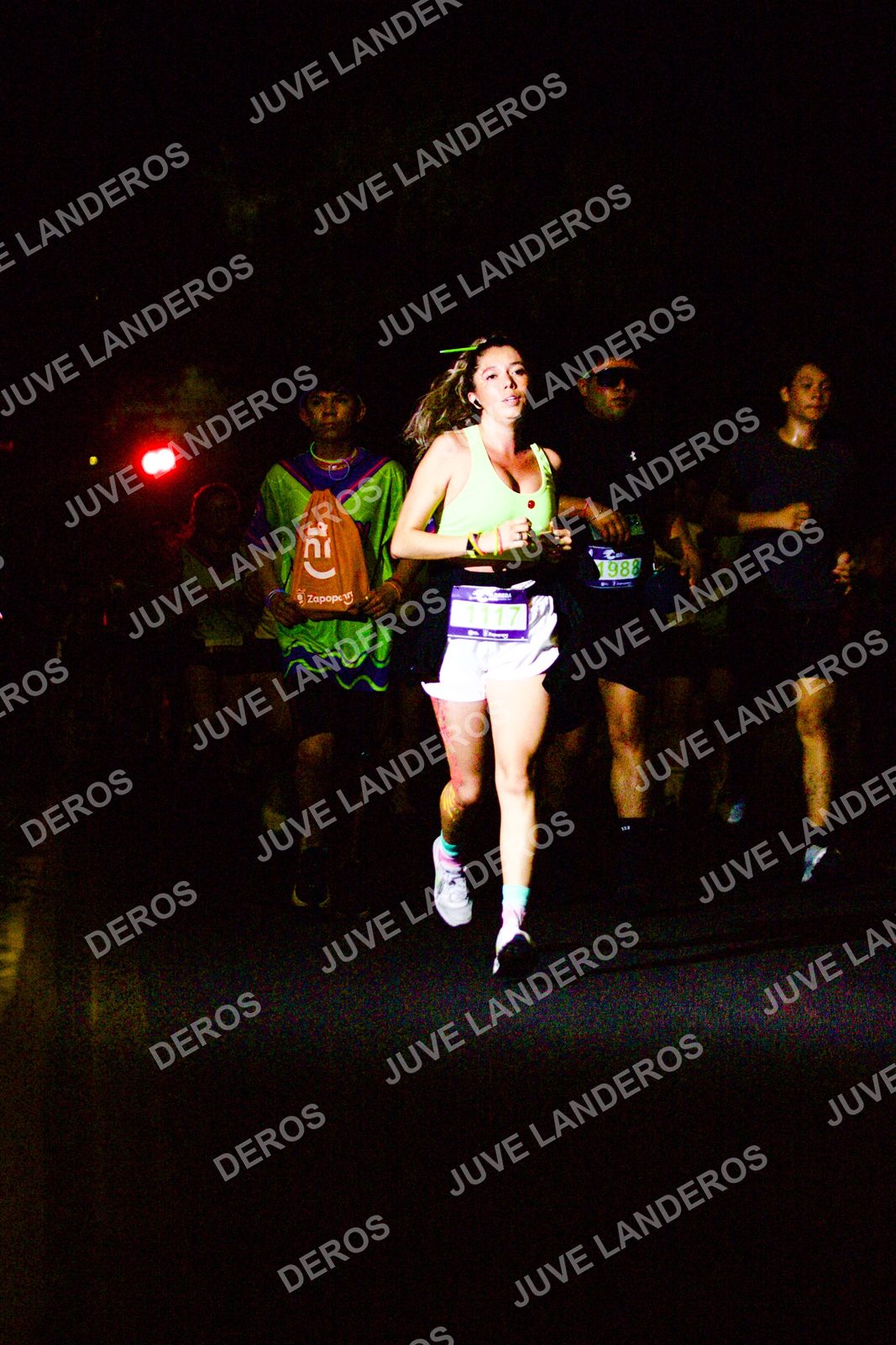 Foto de la Carrera Neón 2026 (Serial Corramos Zapopan) en Parque de las Niñas y los Niños, Blvd. Panamericano 430, Zapopan a las 20:15 · dorsal 988, 1117