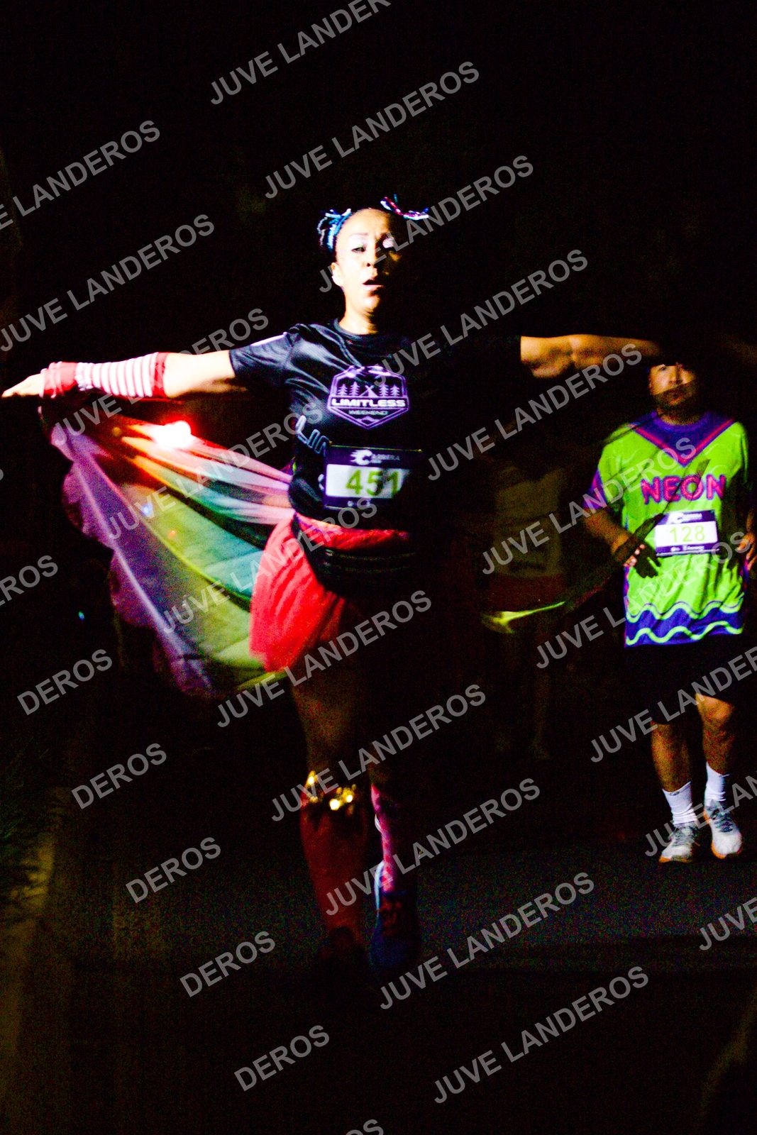 Foto de la Carrera Neón 2026 (Serial Corramos Zapopan) en Parque de las Niñas y los Niños, Blvd. Panamericano 430, Zapopan a las 20:18 · dorsal 128, 451